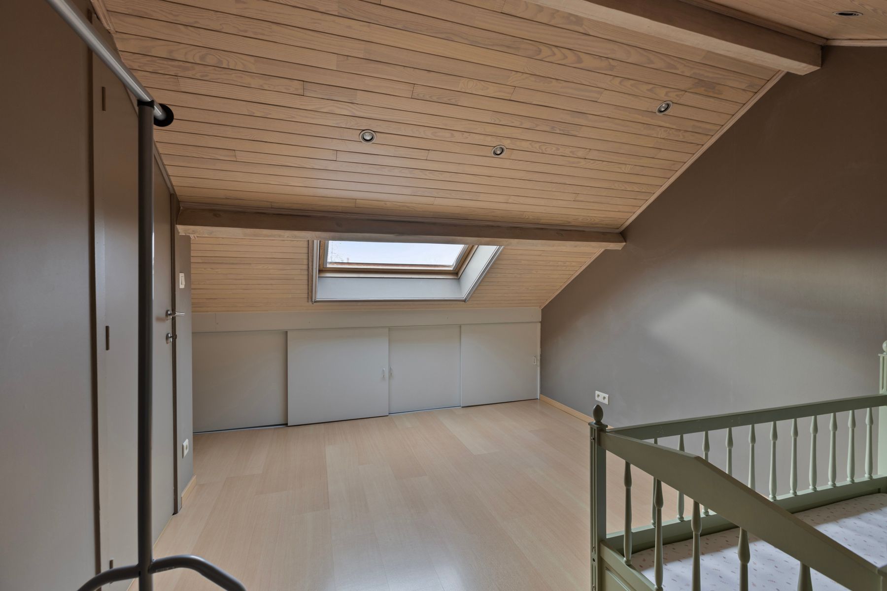 Charmante, gerenoveerde HOB met veranda en tuin in Hasselt – instapklaar en perfect gelegen! foto 21
