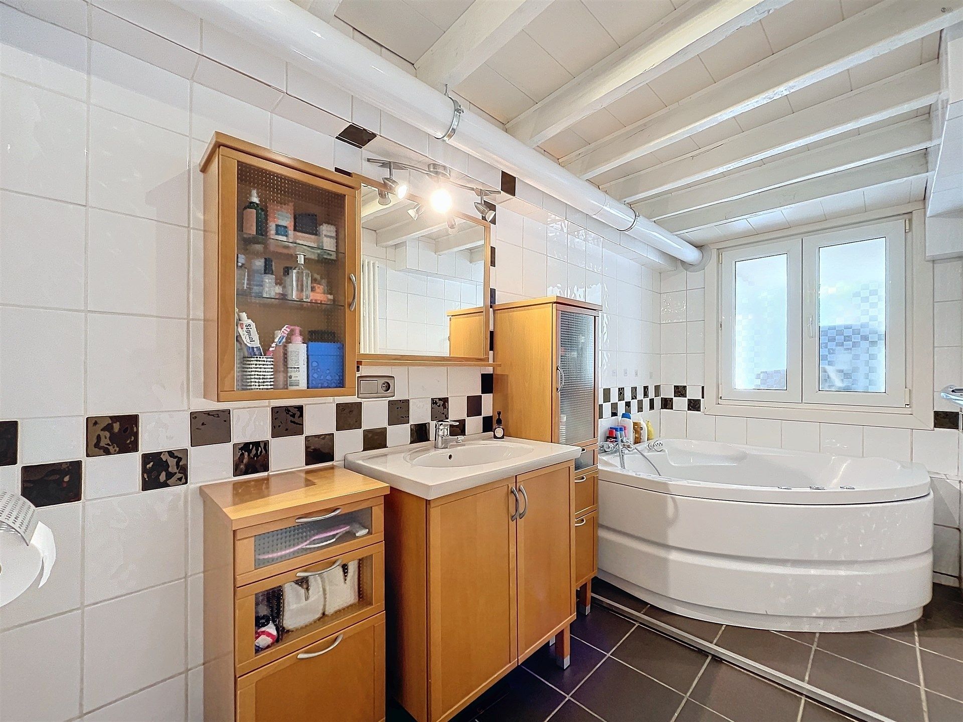 Prachtig herenhuis met 5 slaapkamers en zuid gerichte tuin in Sint-Niklaas. foto 16