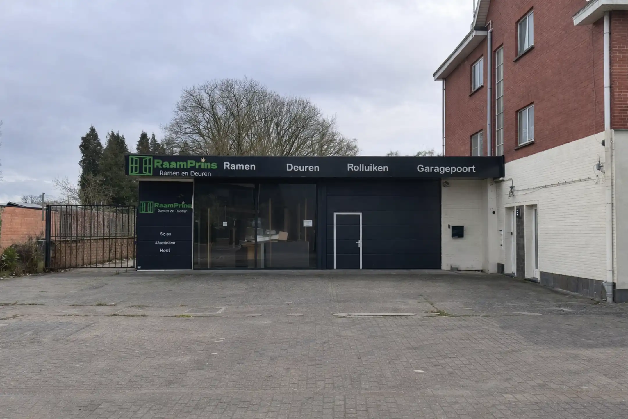 Commercieel gelegen bedrijfsgebouw te Brasschaat  foto {{pictureIndex}}