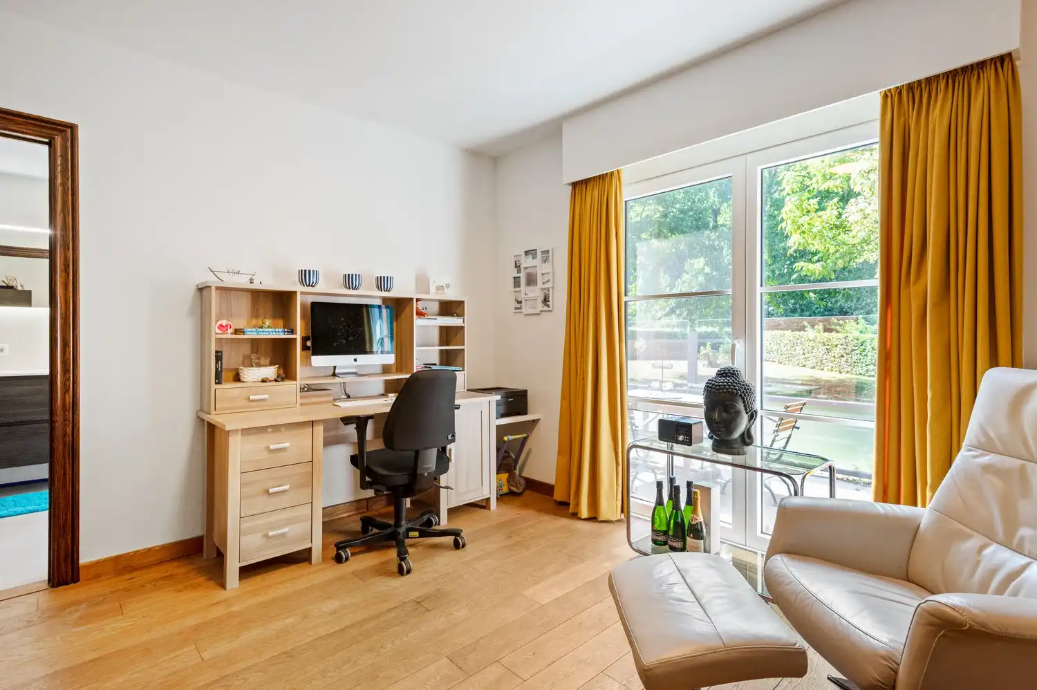 Instapklare, volledig gerenoveerde woning met 3 slaapkamers, bijgebouw en prachtige tuin foto 13