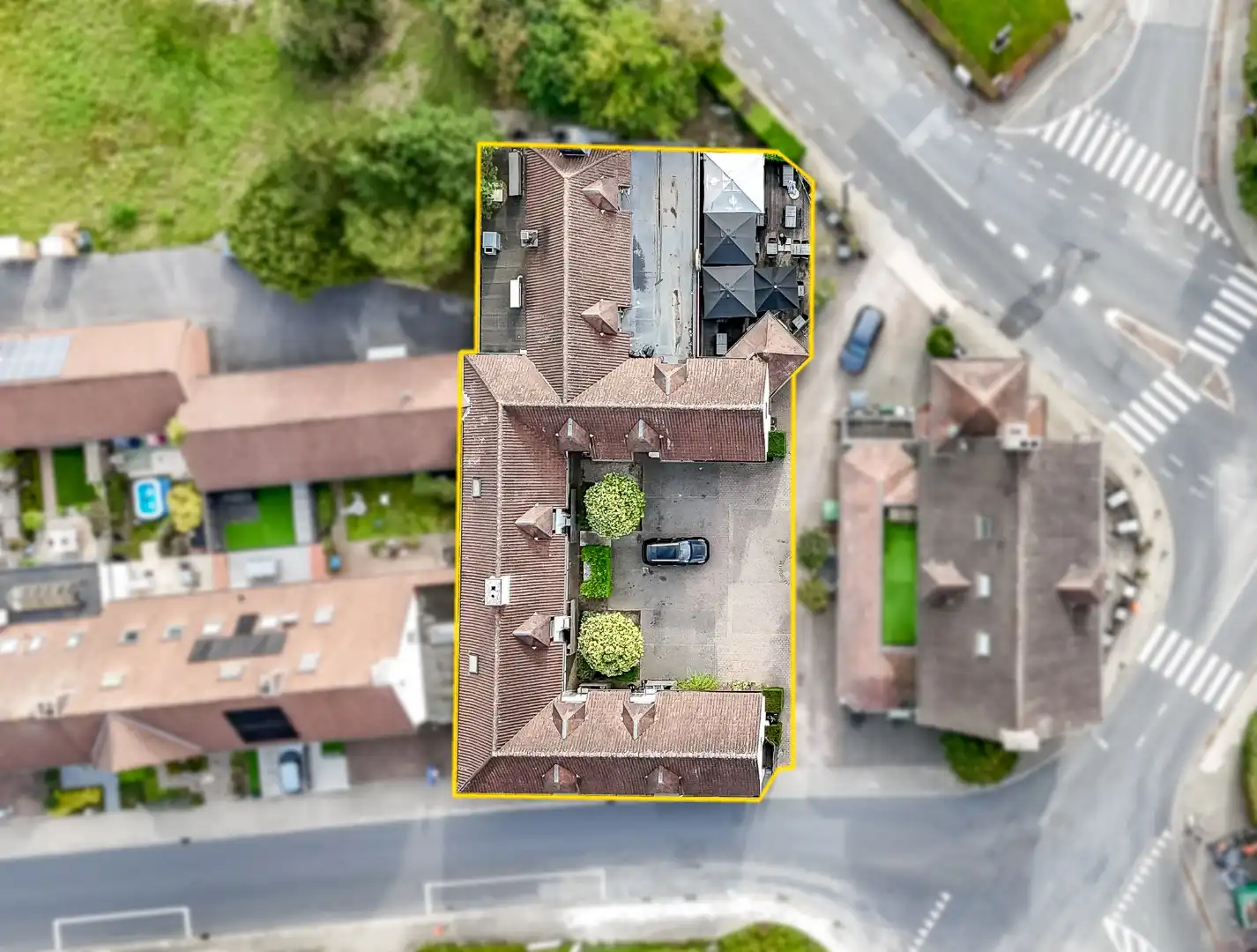 Multifunctionele eigendom met appartementen en handelszaken! foto 10