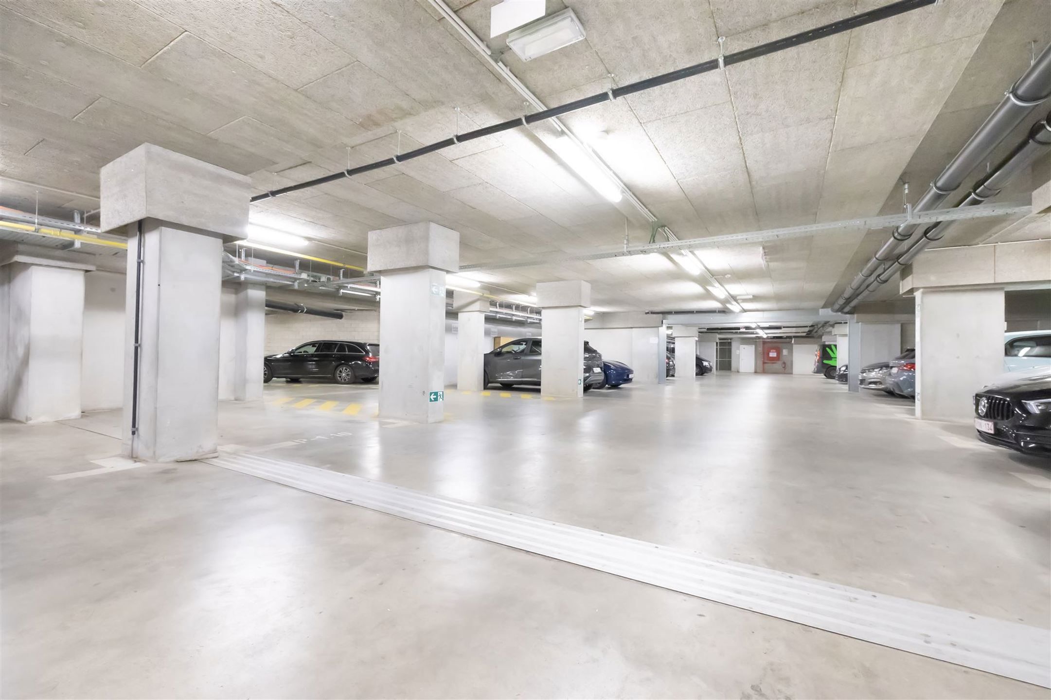 Aantrekkelijk bijna nieuw appartement met 1 slpk en terras foto 13
