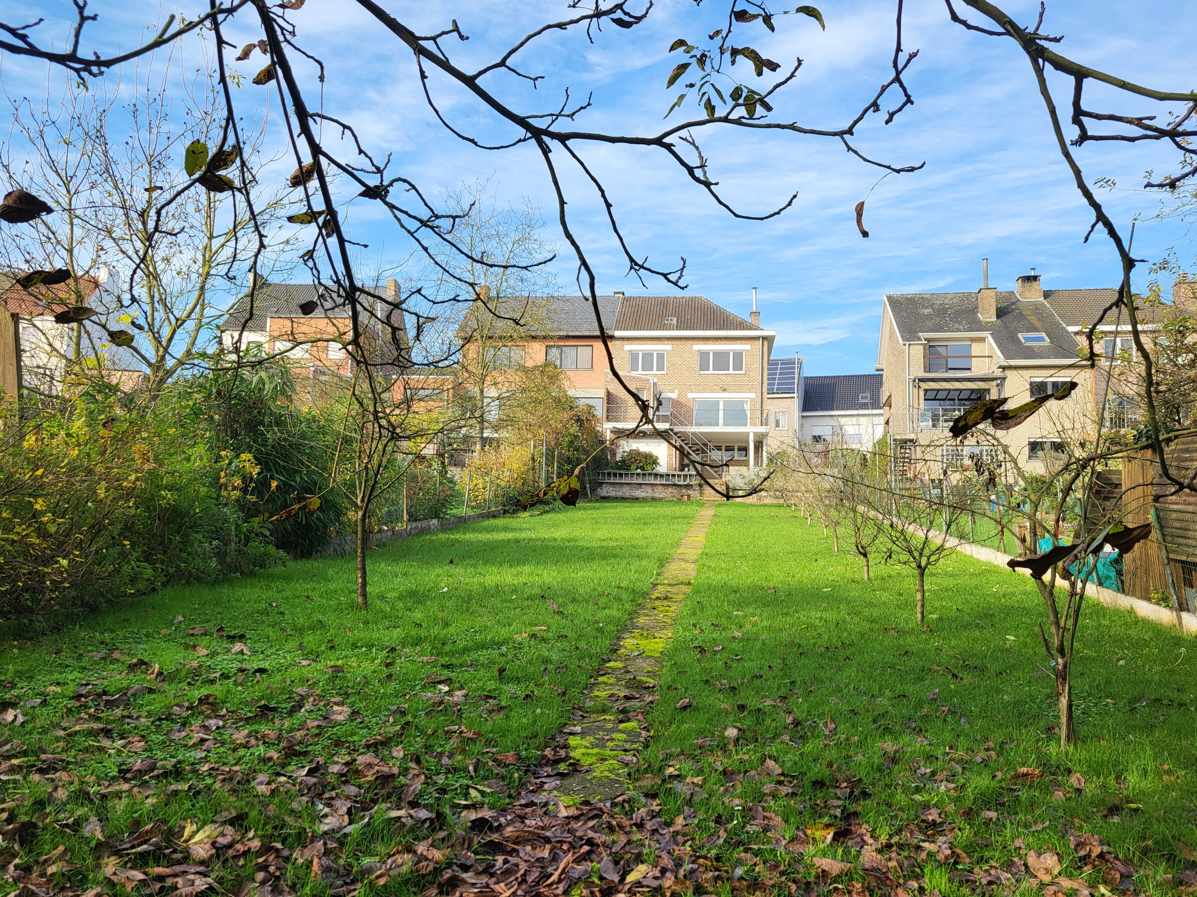 Prachtig onderhouden halfopen bebouwing op 699m² met garage, zonnige tuin en uitzicht op het bos. REGISTRATIE 2% MOGELIJK (akte vanaf januari).  foto 4