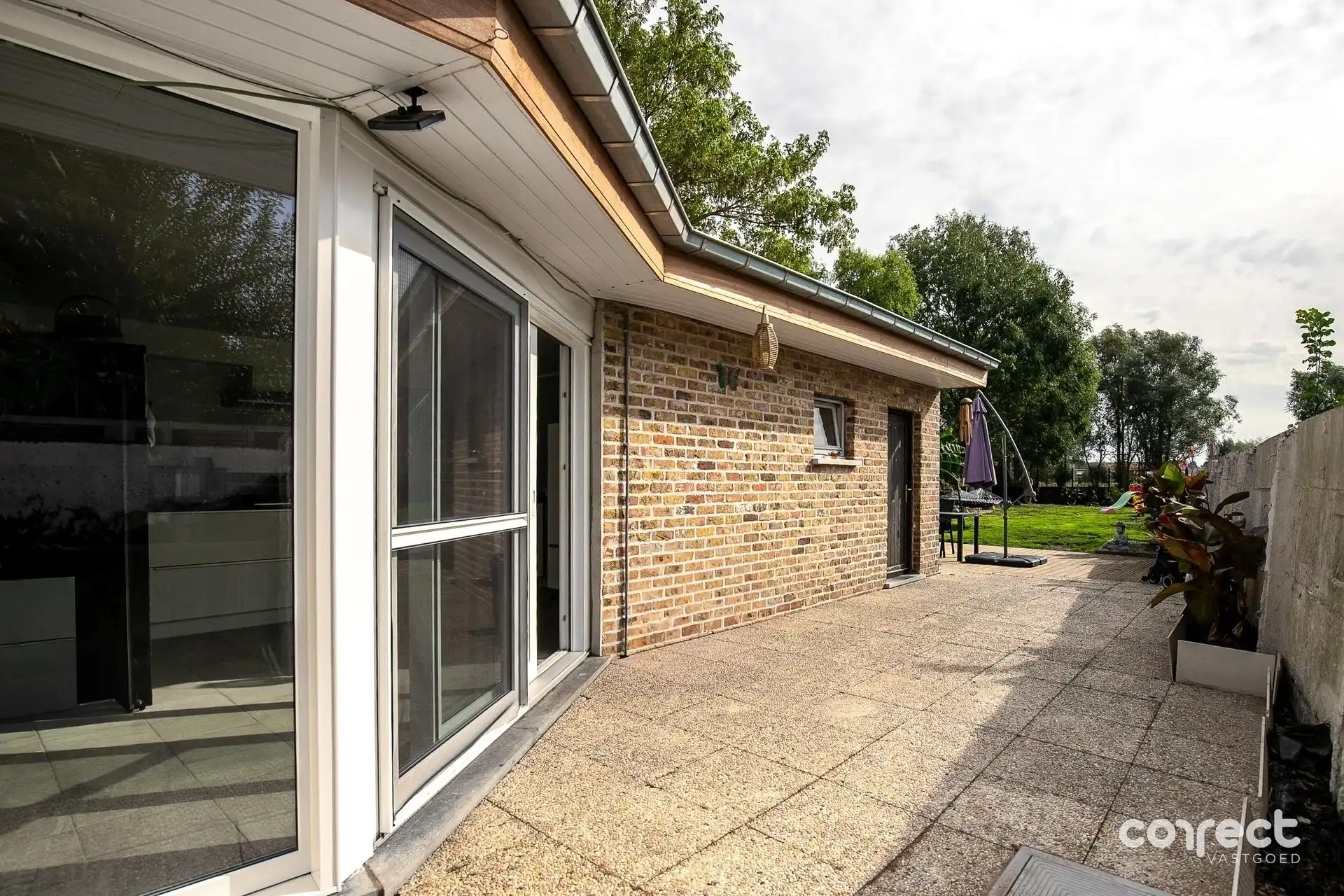 Gerenoveerde ( 2026 ) halfopen bebouwing met ruime tuin, garage en 3 slaapkamers. foto 12