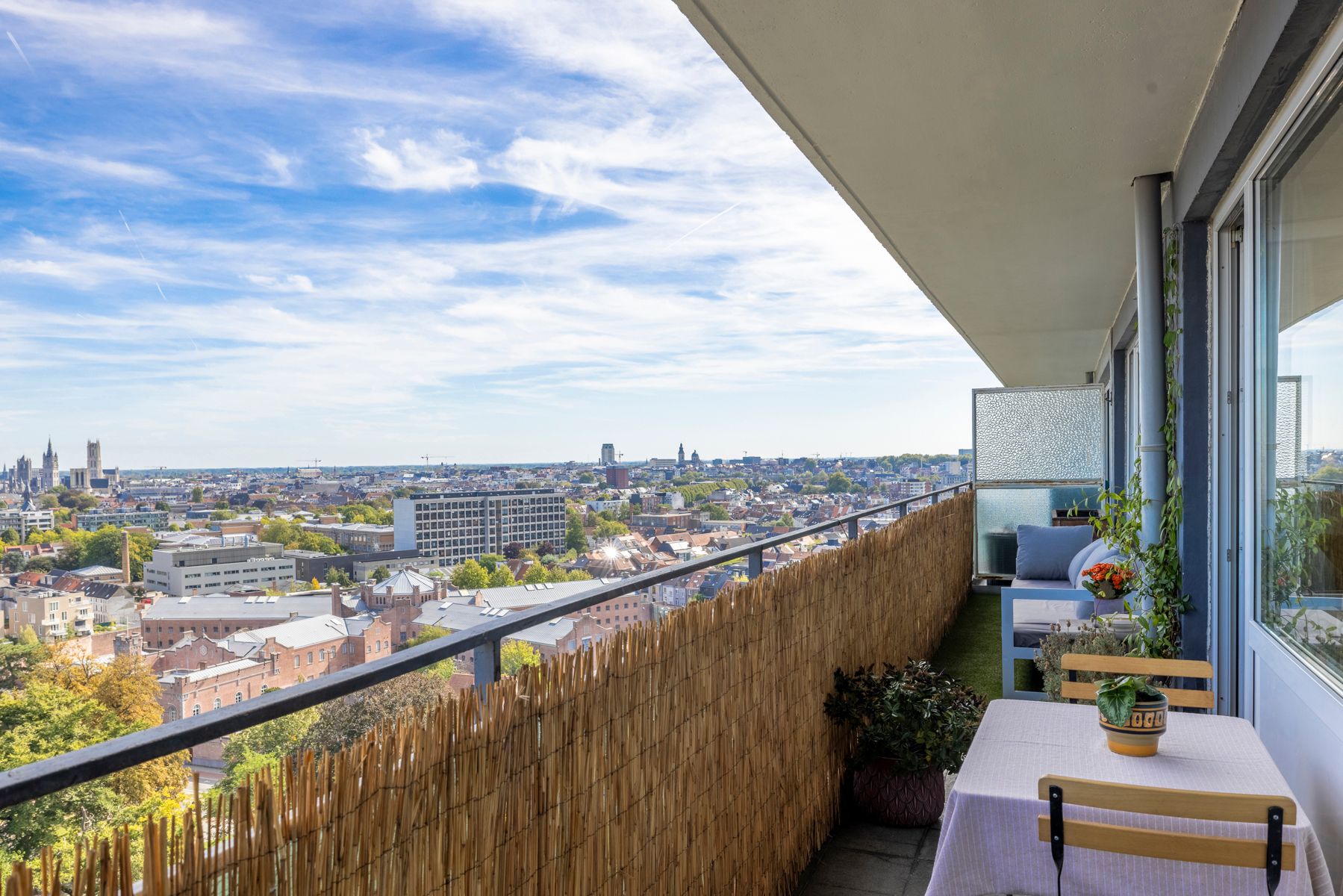 APPARTEMENT MET 2 SLAAPKAMERS EN PRACHTIG UITZICHT TE KOOP foto 15