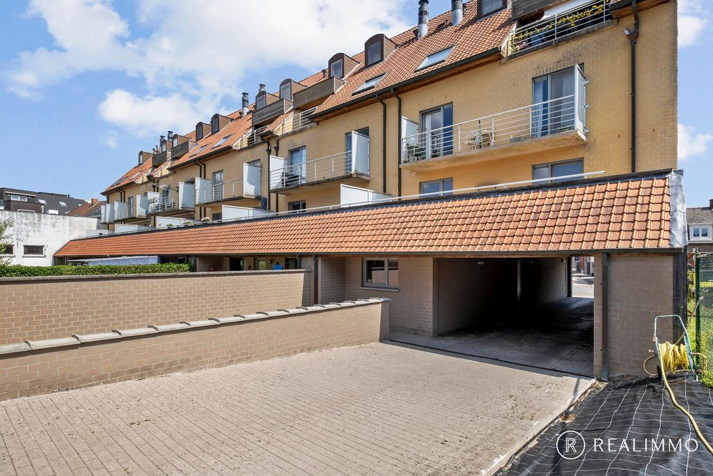 Ruim appartement met garage! foto 16