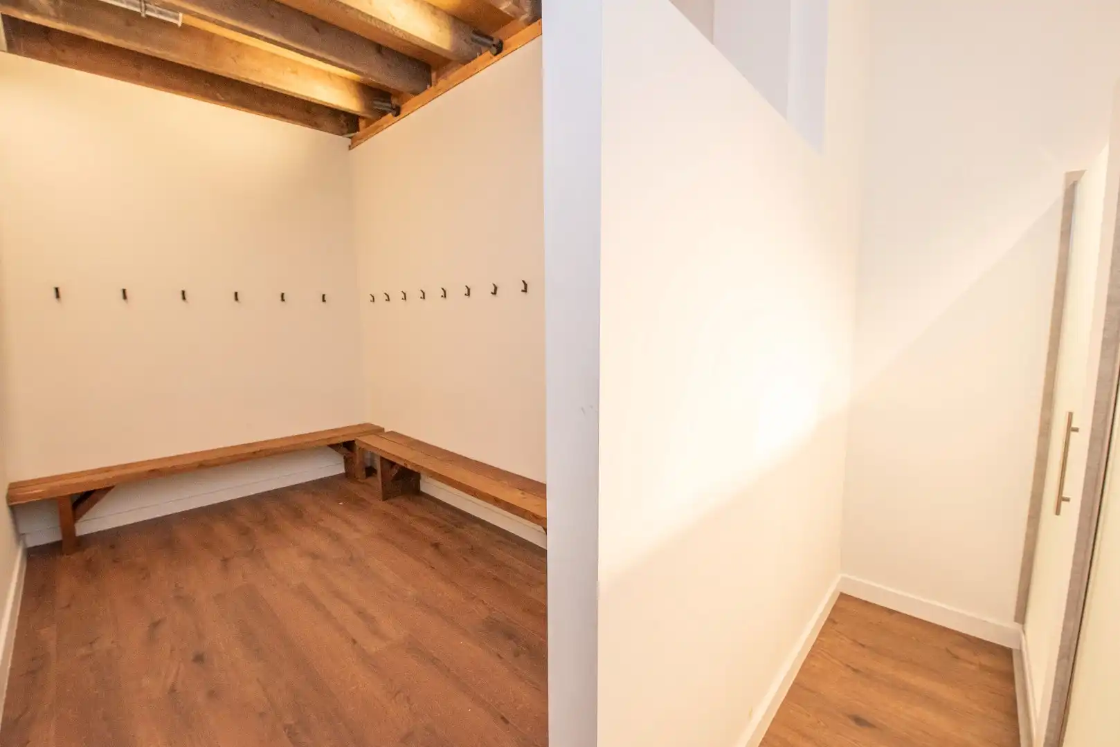 Ruime multifunctionele handels- of bureauruimte van ca. 200 m² foto 11