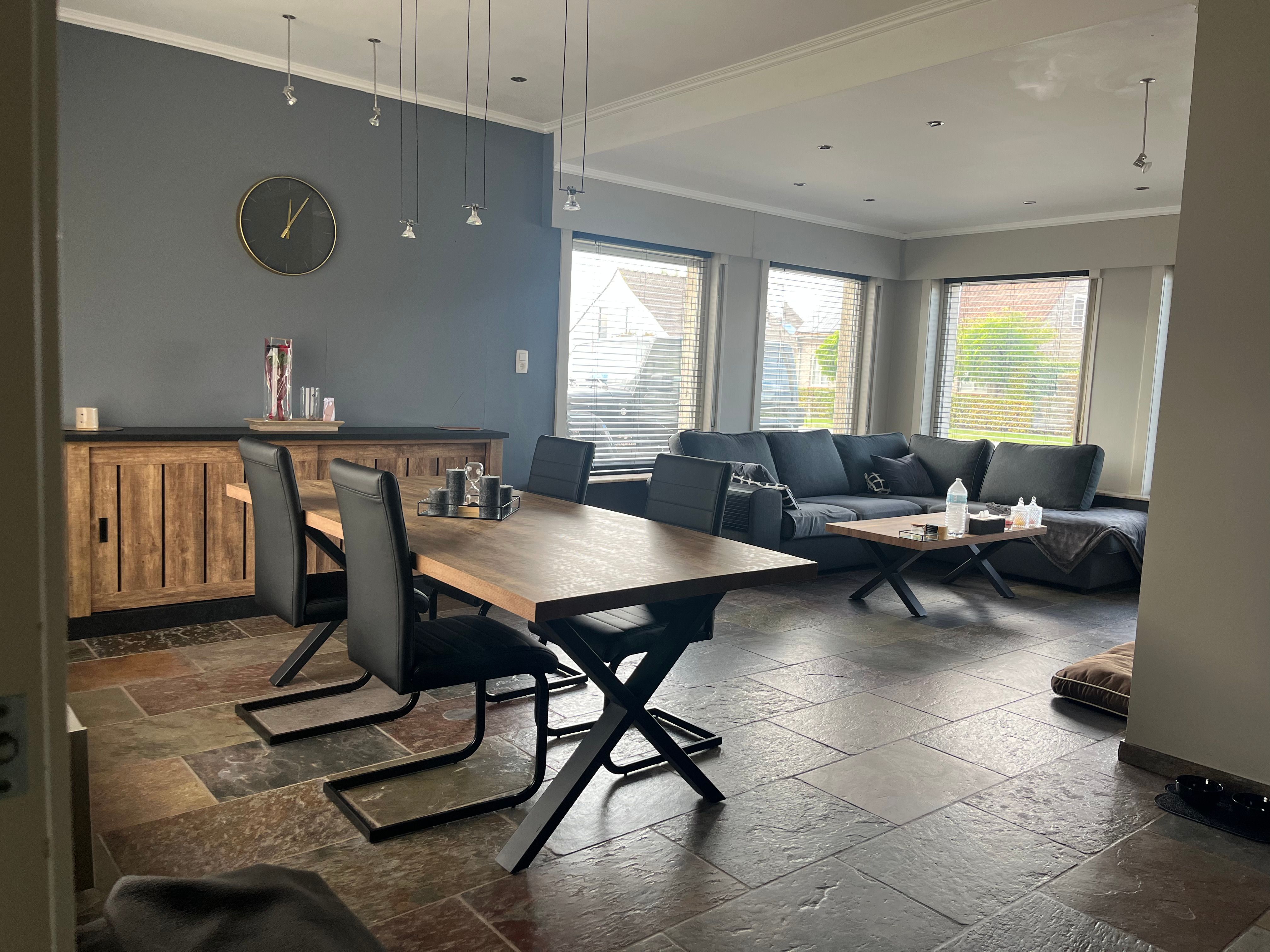 Mooie alleenstaande gezinswoning met 3 slaapkamers en terras foto {{pictureIndex}}