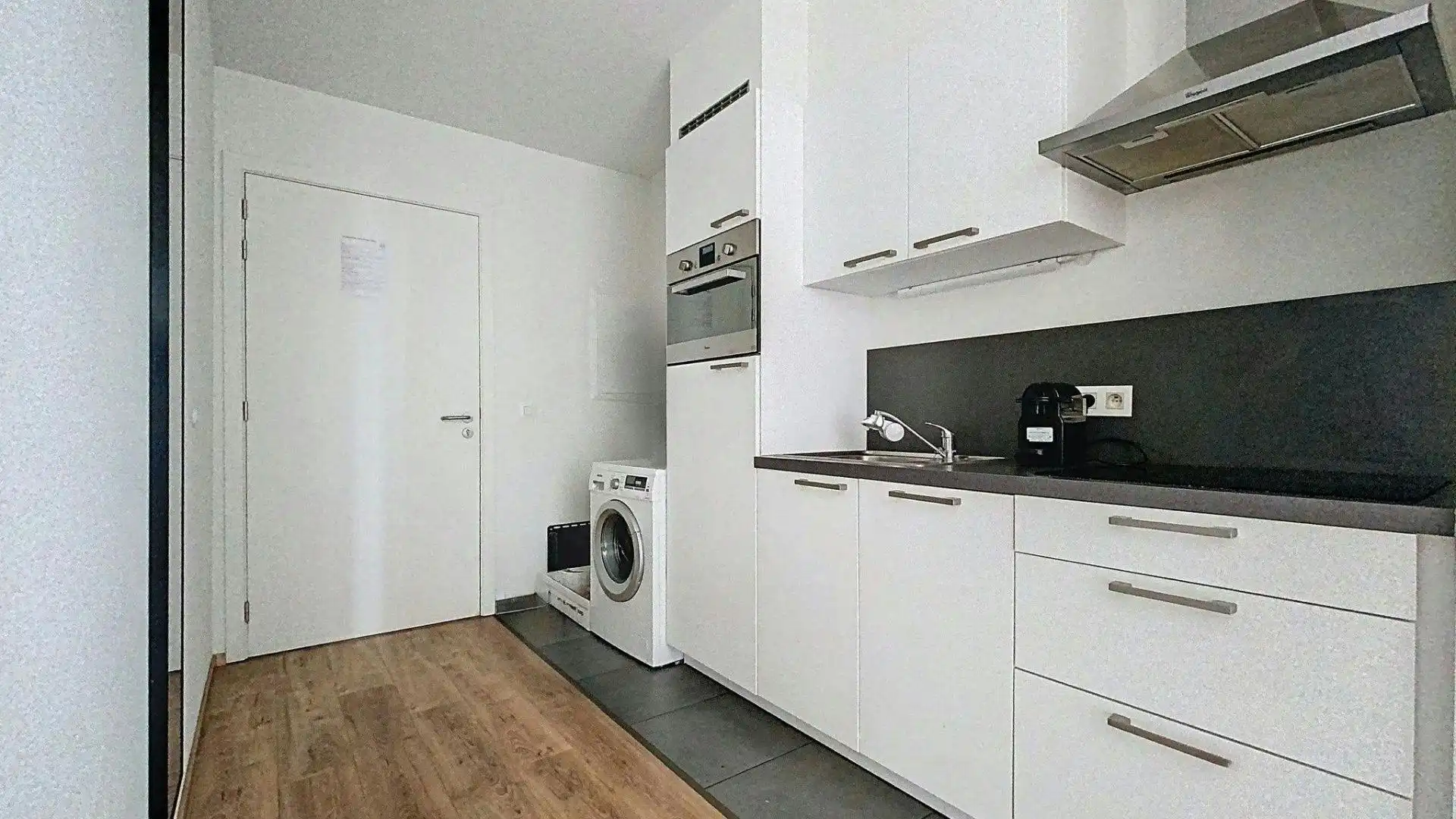 Studio gelegen op wandelafstand van de site van Tour&Taxis foto 3