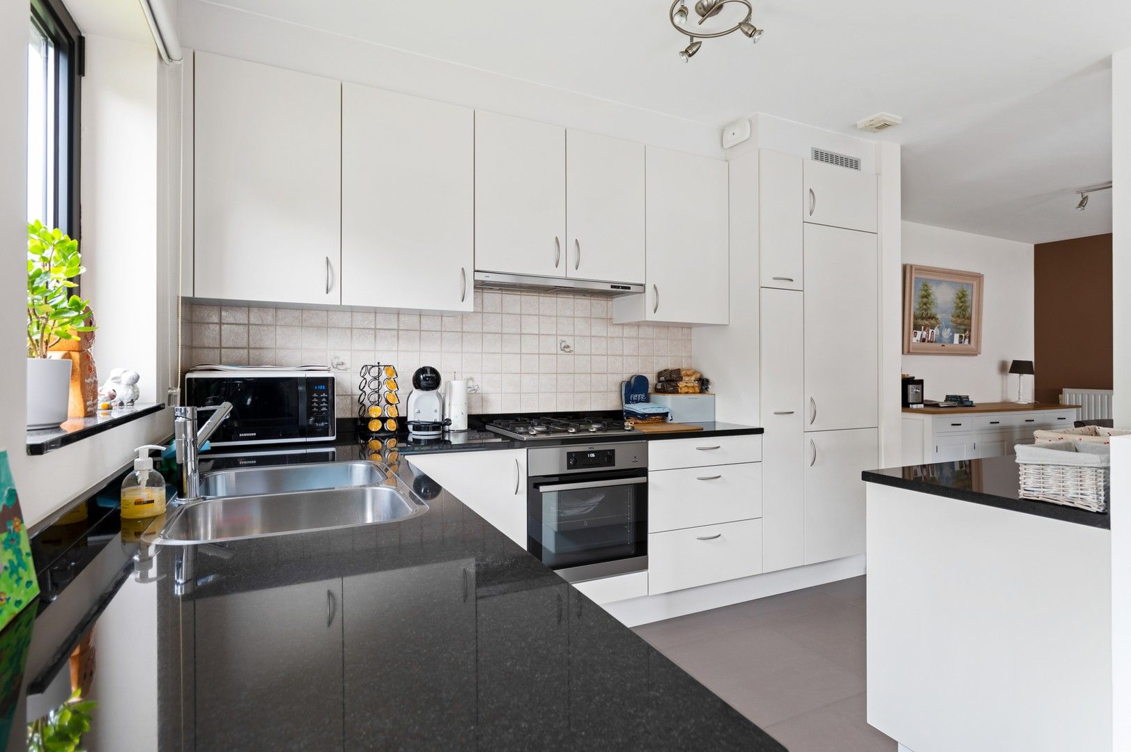 Instapklare halfopen woning met 4 slpk, tuin met zwembad foto 8