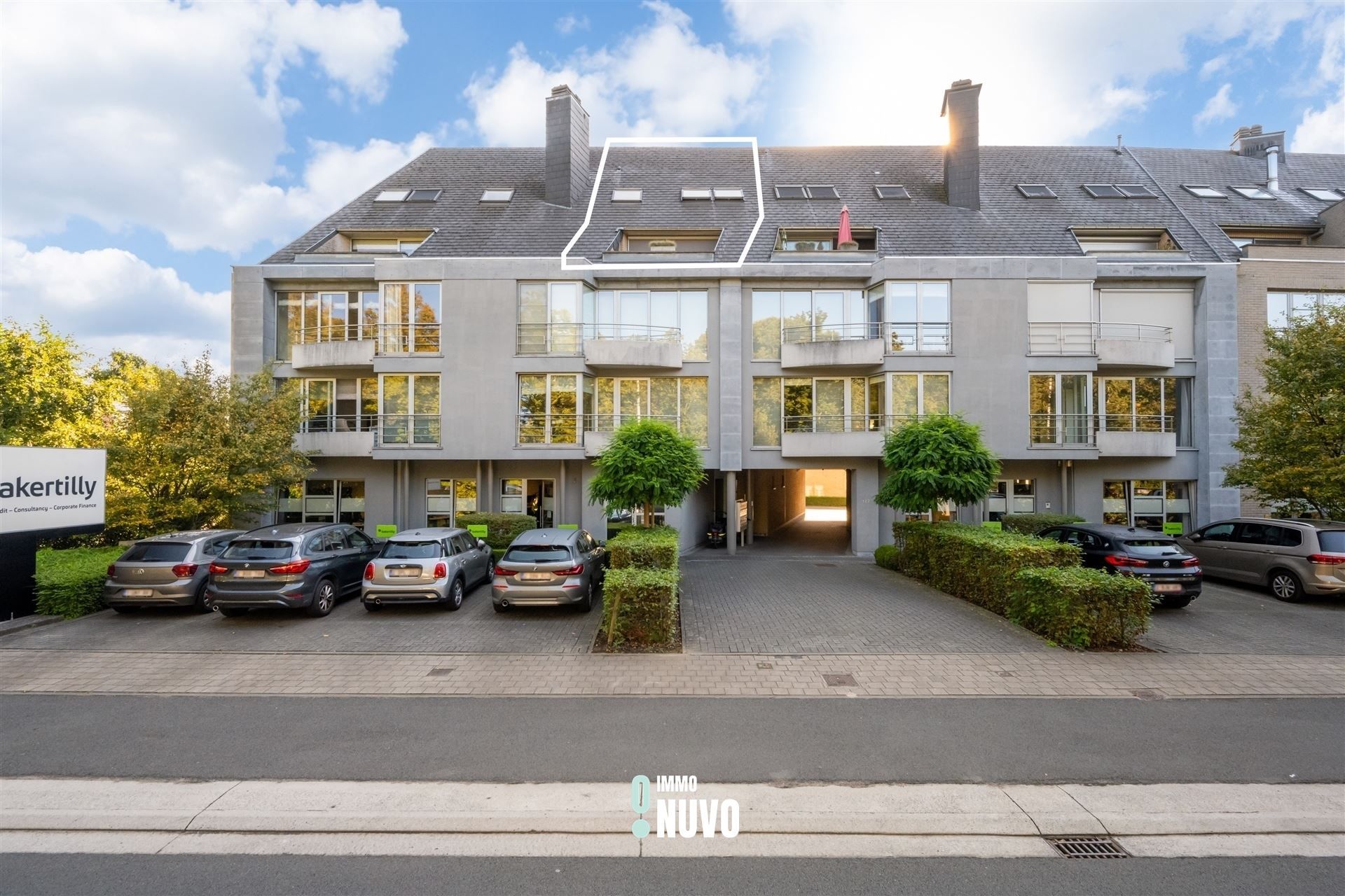 Penthouse met veel lichtinval en indrukwekkend uitzicht foto {{pictureIndex}}