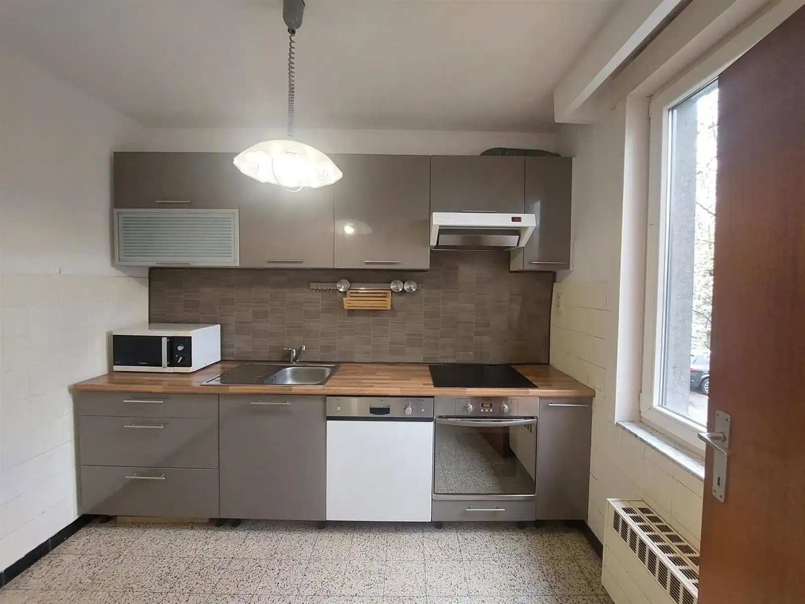 Appartement met 2 slaapkamers, terras en garage. foto 4