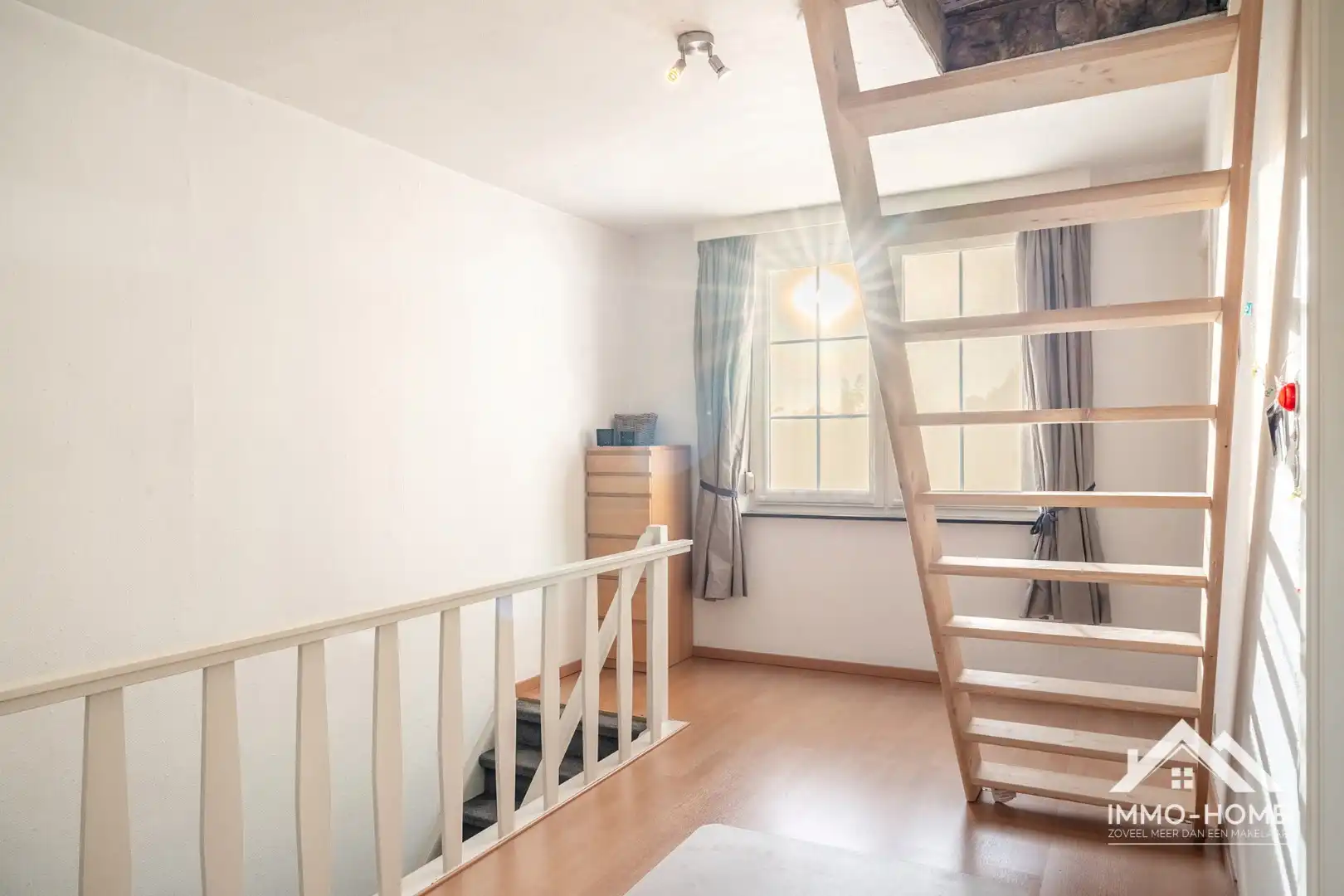 Charmante instapklare halfopen woning met ruime oprit! foto 18