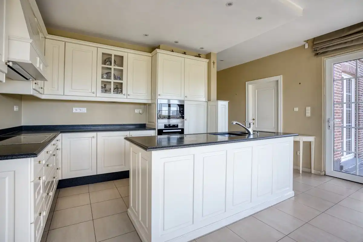 Riante villa met vier slaapkamers en prachtig uitzicht op strategische ligging foto 8