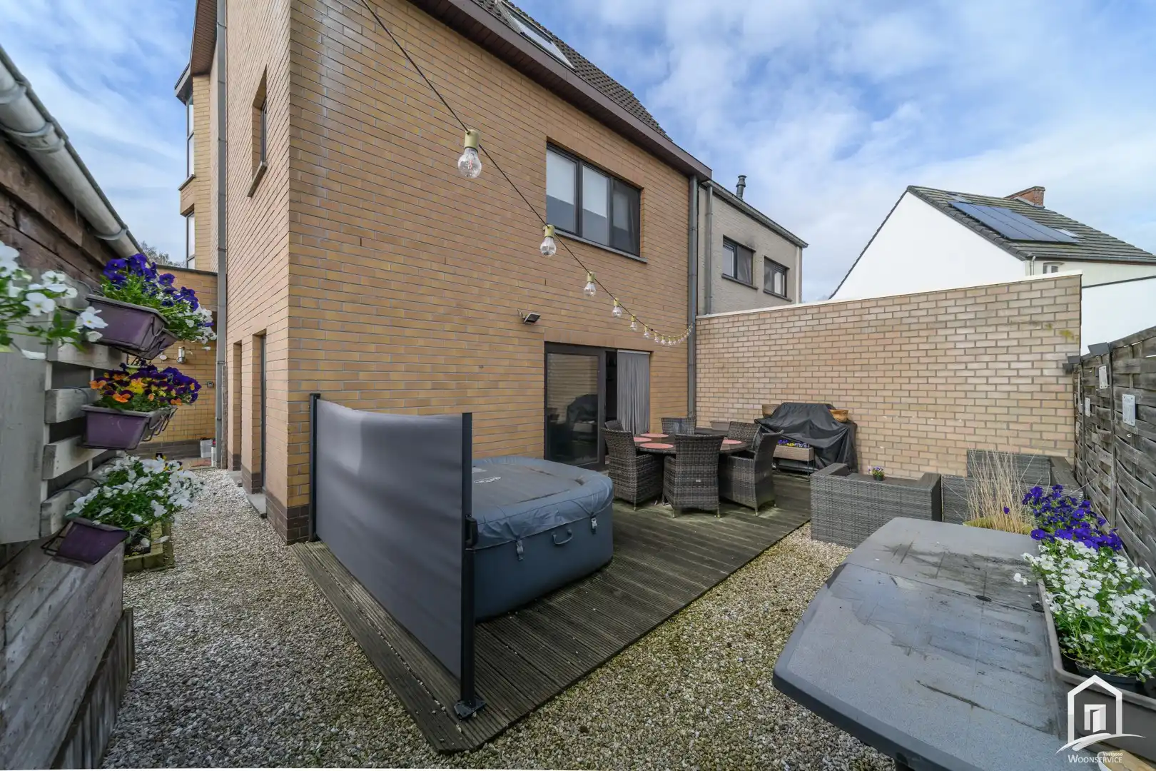 Gunstig gelegen, ruime en zeer lichtrijke gezinswoning te Iddergem. foto 3