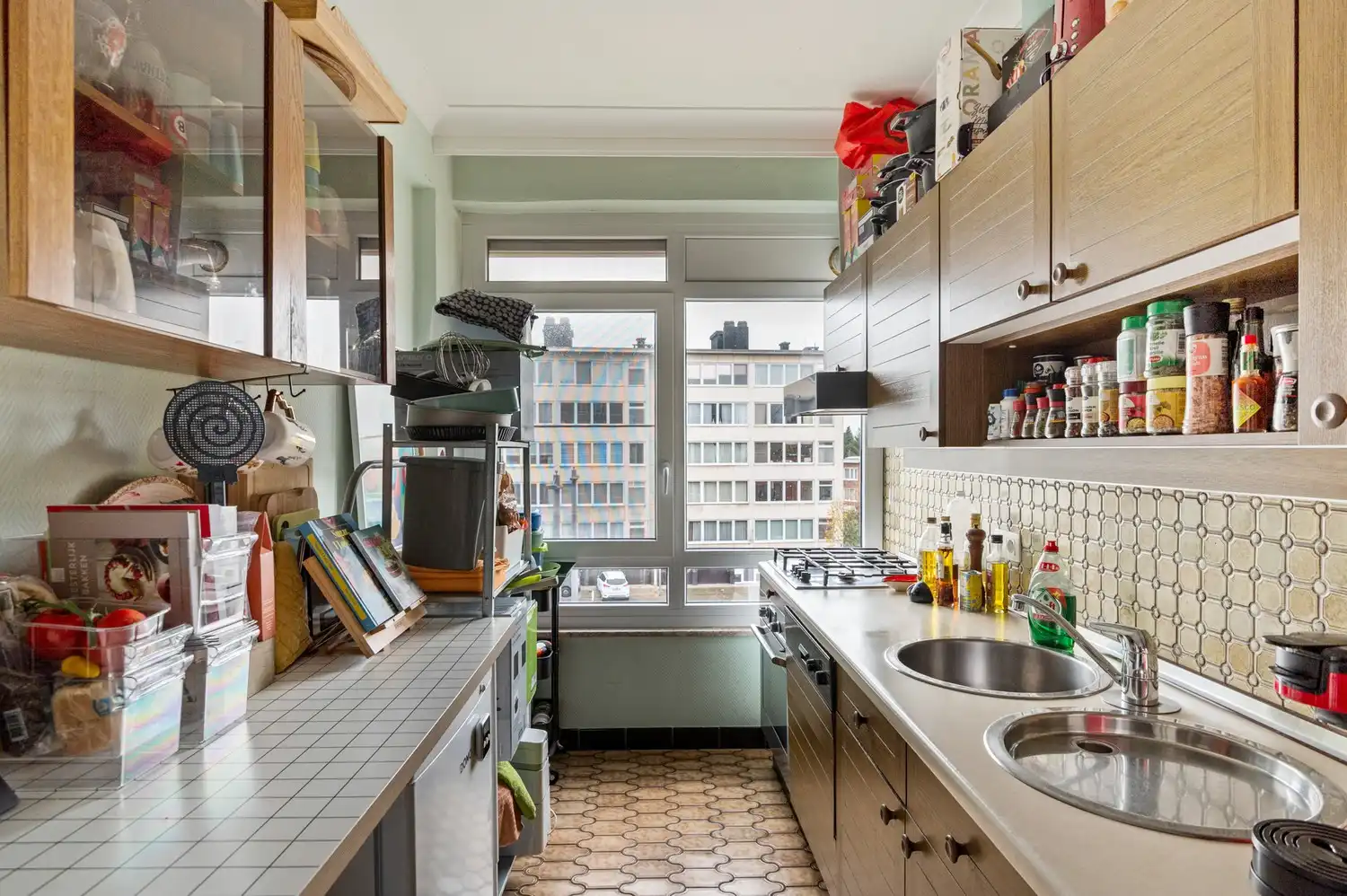 Appartement met 2 slaapkamers en kelderberging op de 3de verdieping in het centrum van Deurne! foto 8