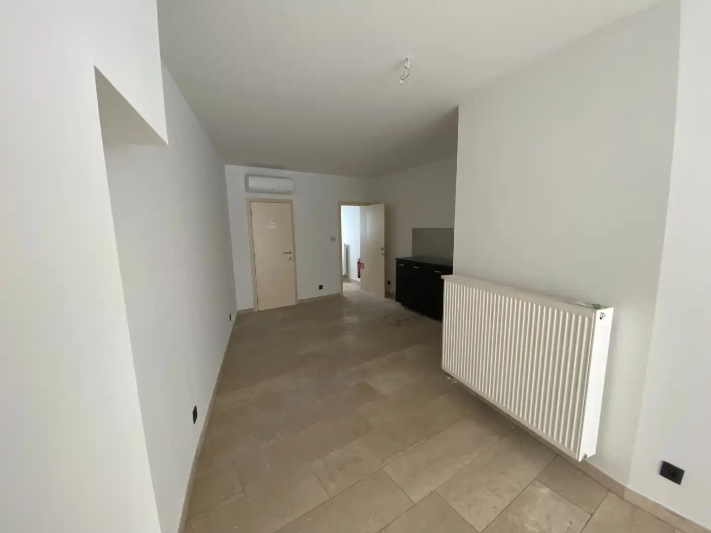 Zeer gunstig gelegen winkel-/praktijk- of kantoorruimte foto 3