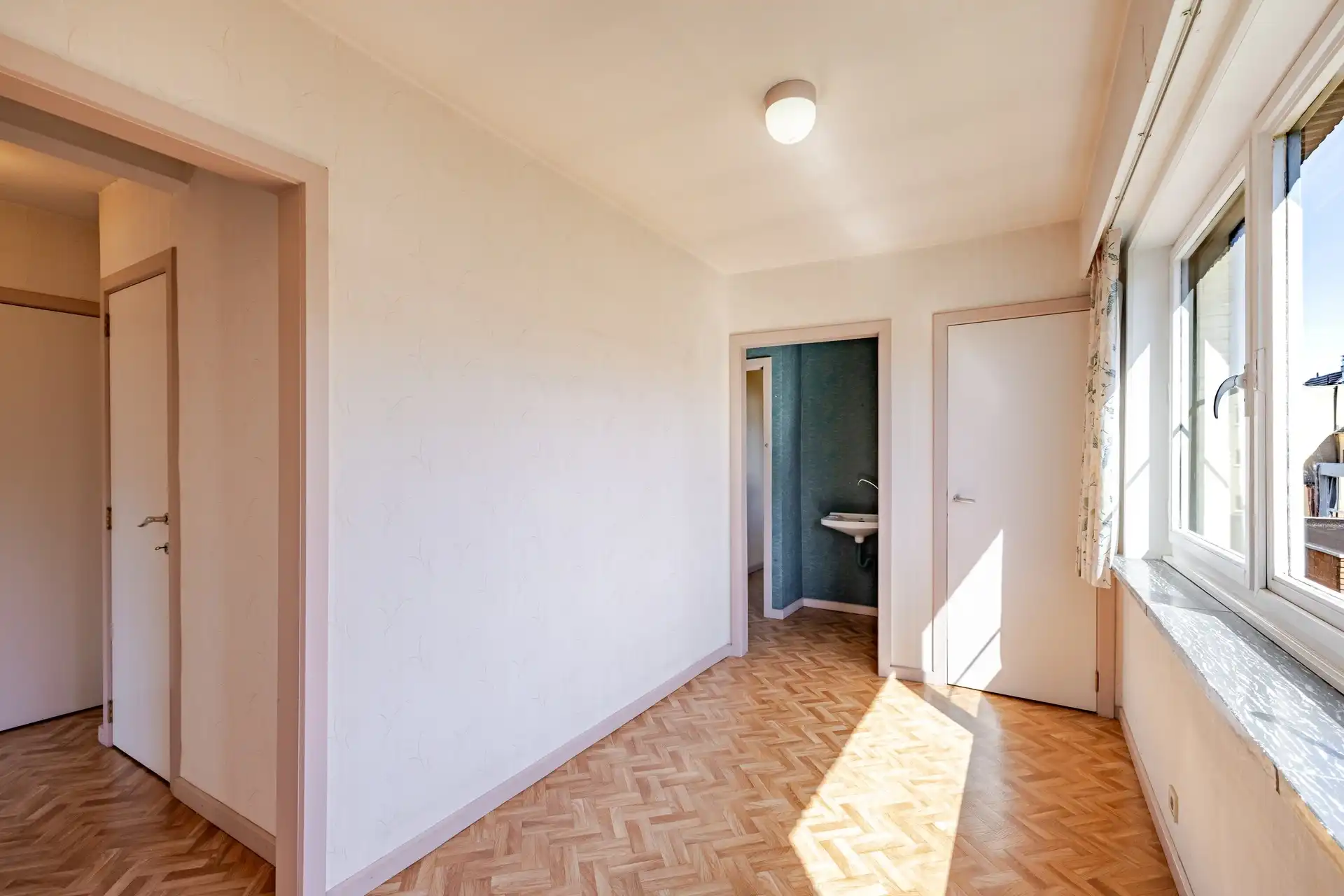 Ruime, solide te renoveren woning met 4 tot 5 slaapkamers en tuin foto 15