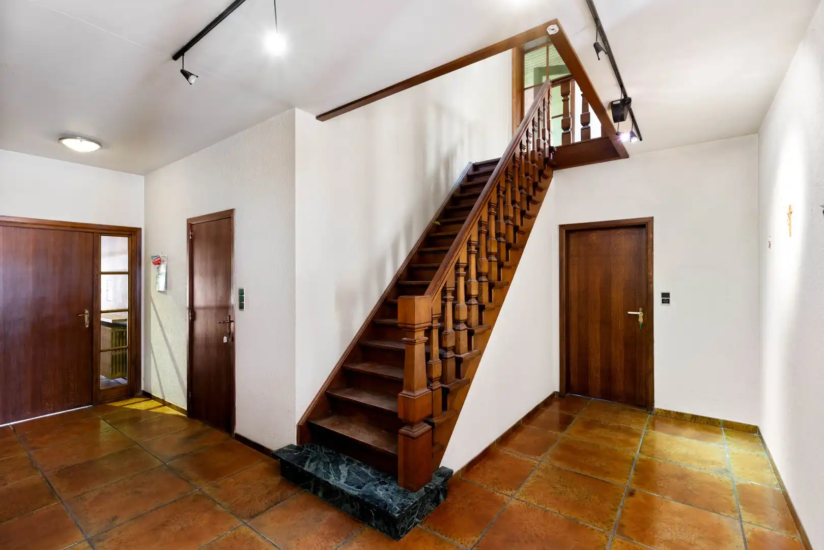 Ruime gezinswoning met 6 slaapkamers foto 3