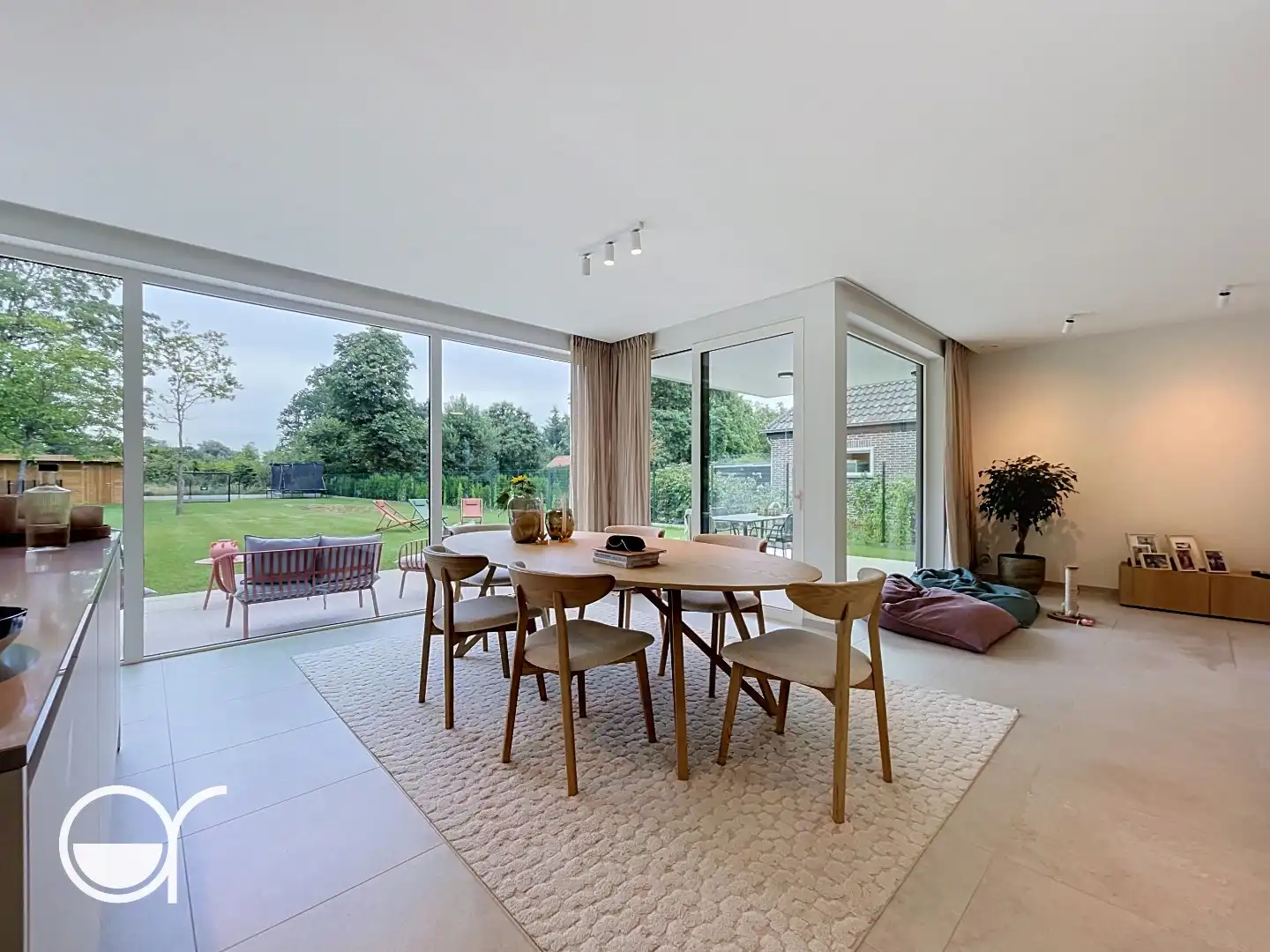 Nieuwbouwwoning met vier slaapkamers en ruime tuin in Deurle foto 4