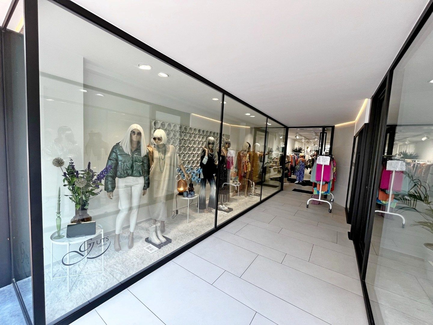 volledig vernieuwde zonnerijke winkel Lippenslaan 318  foto 9