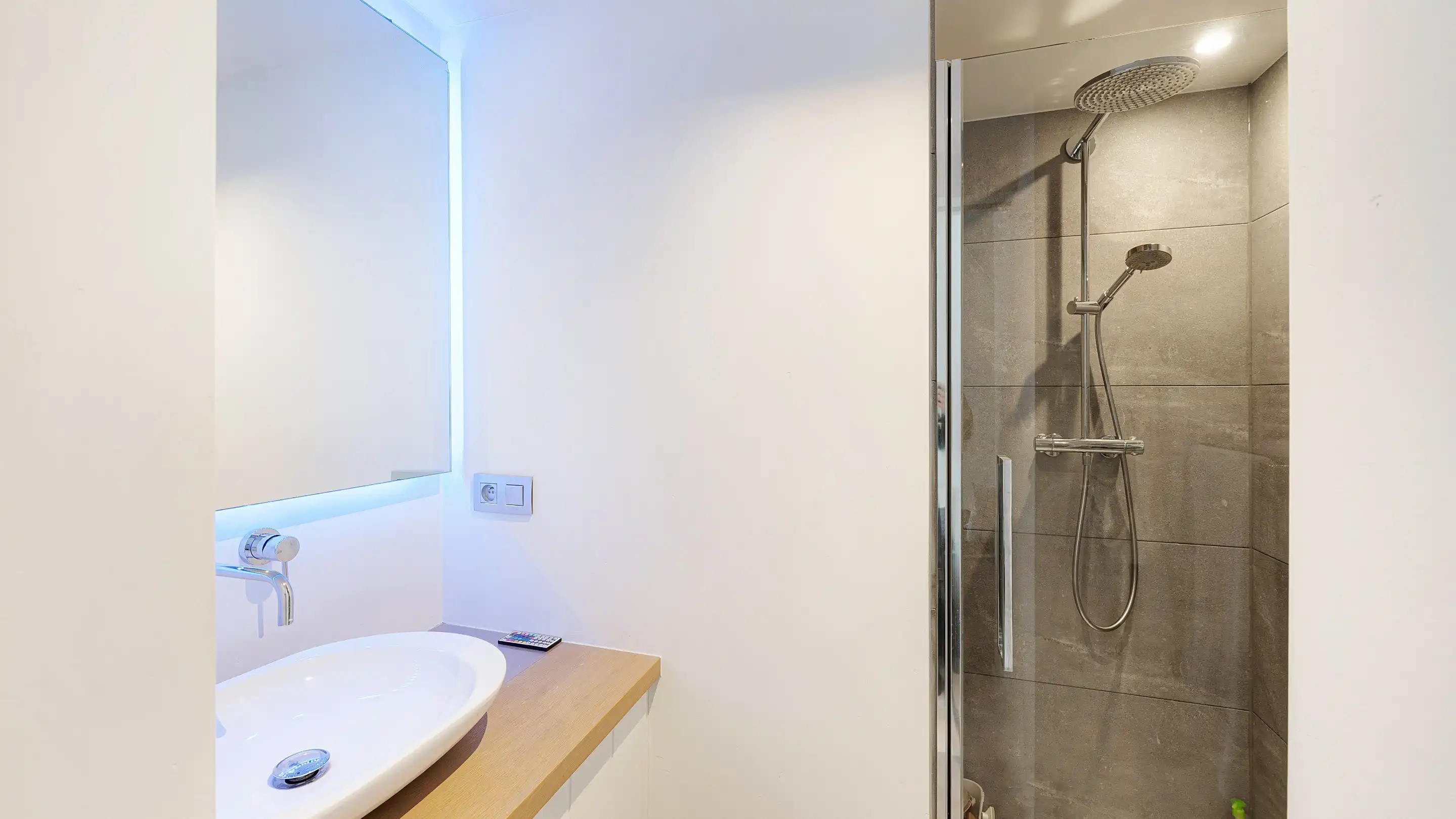 Zeer recent en mooi  duplex dakapp. in perfecte staat  met groot zuidgericht terras dichtbij de Lippenslaan. foto 19