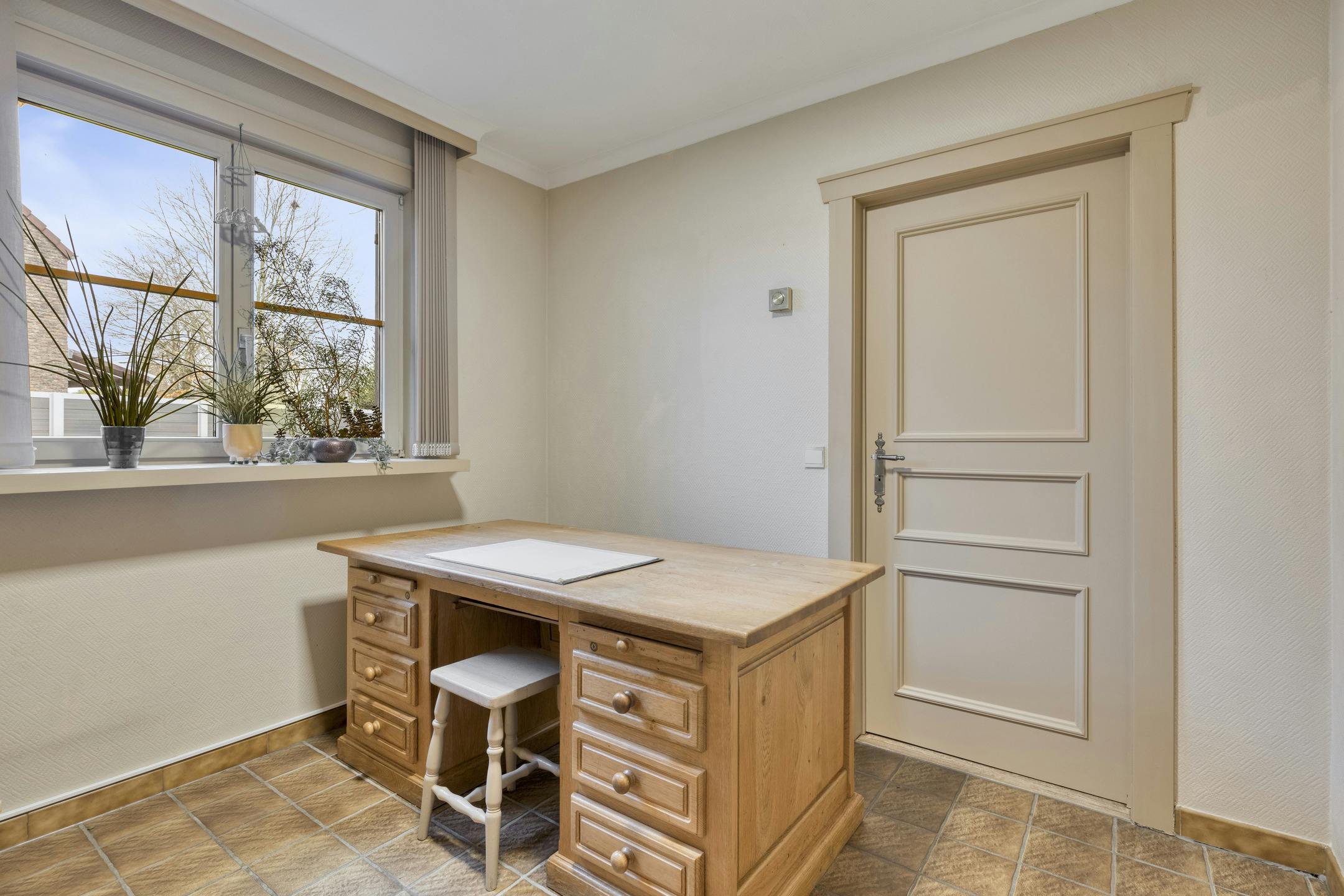 Mooie villa met schitterende tuin in residentiële woonwijk foto 11