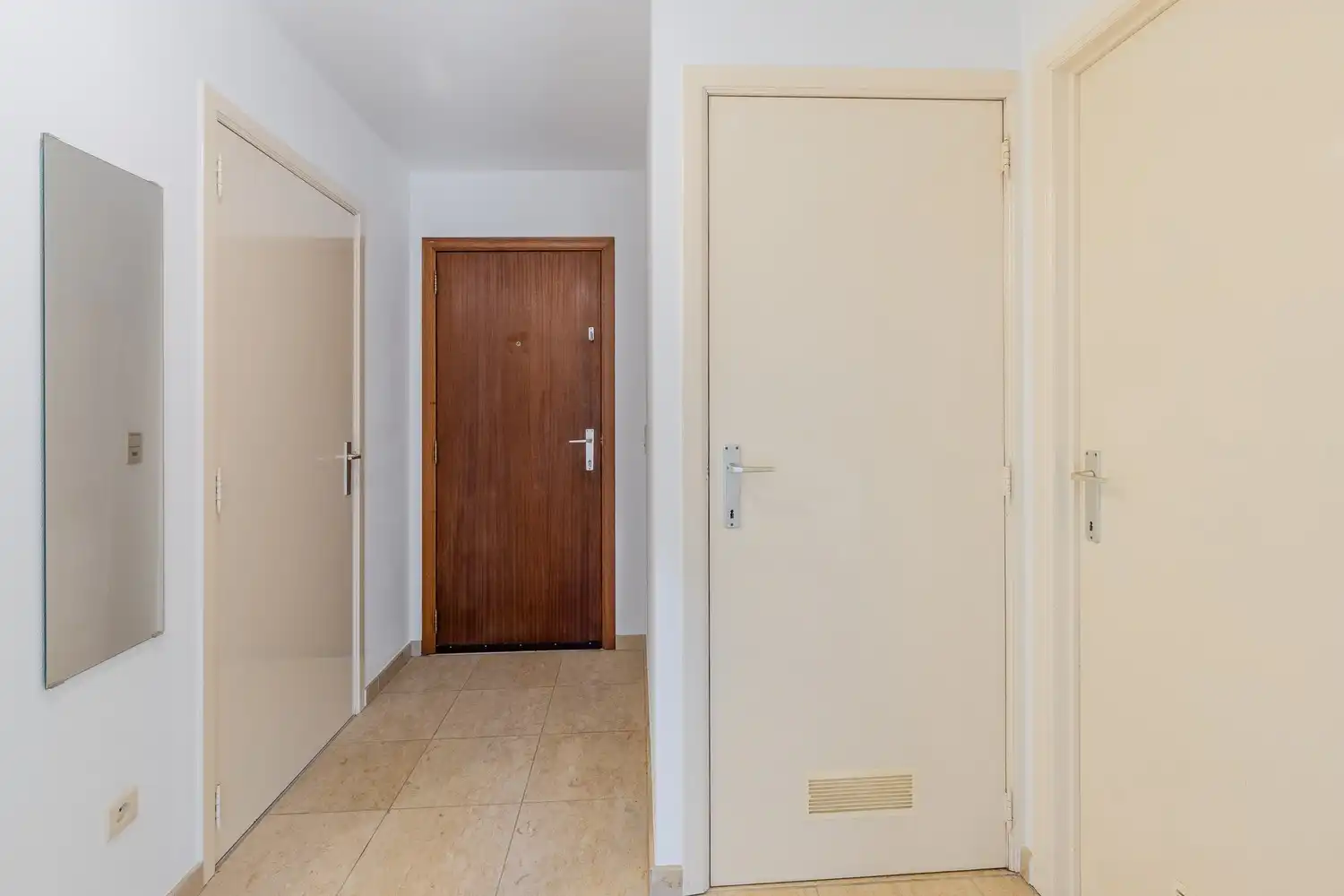 Instapklaar appartement met twee slaapkamers en ruime ondergrondse parking in Smeermaas, Lanaken. foto 16