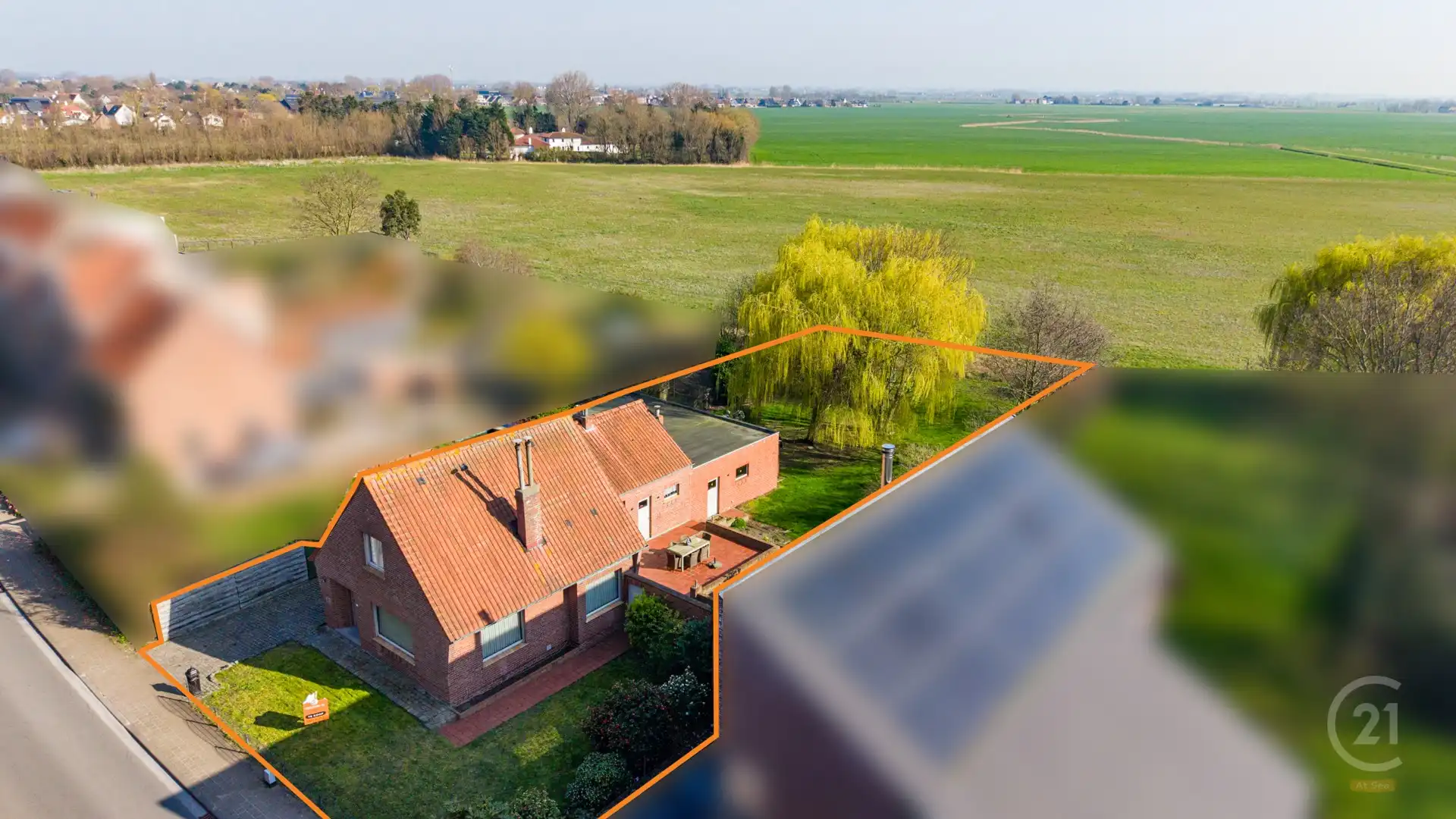 Gezellige woning met veel buitenruimte en rustige ligging foto 3