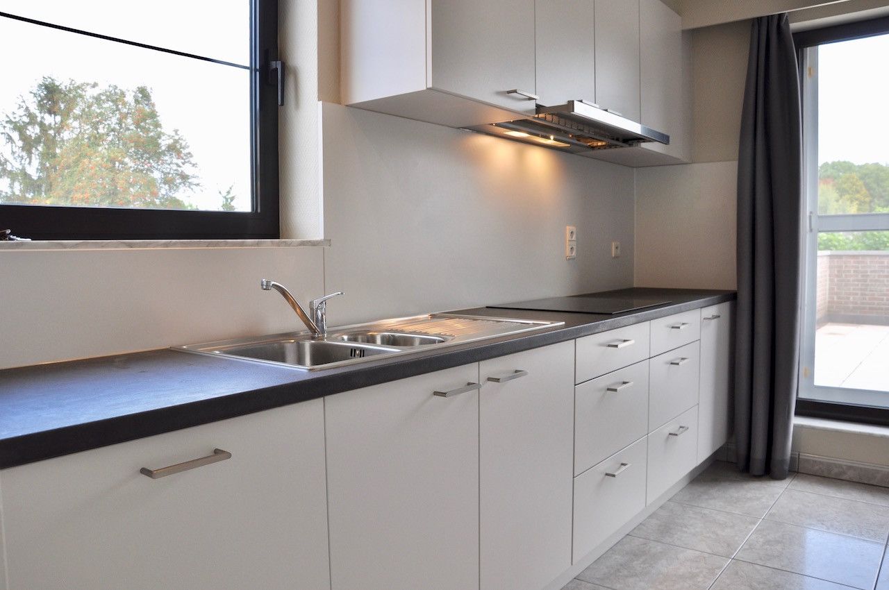 Ruim en licht duplex app met 4 slk, groot terras en garagebox foto 4