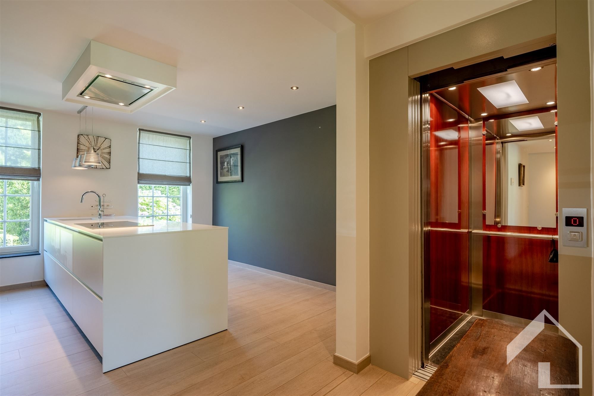 Energiezuinige woning met lift, tuin, oprit en inpandige garage foto 3