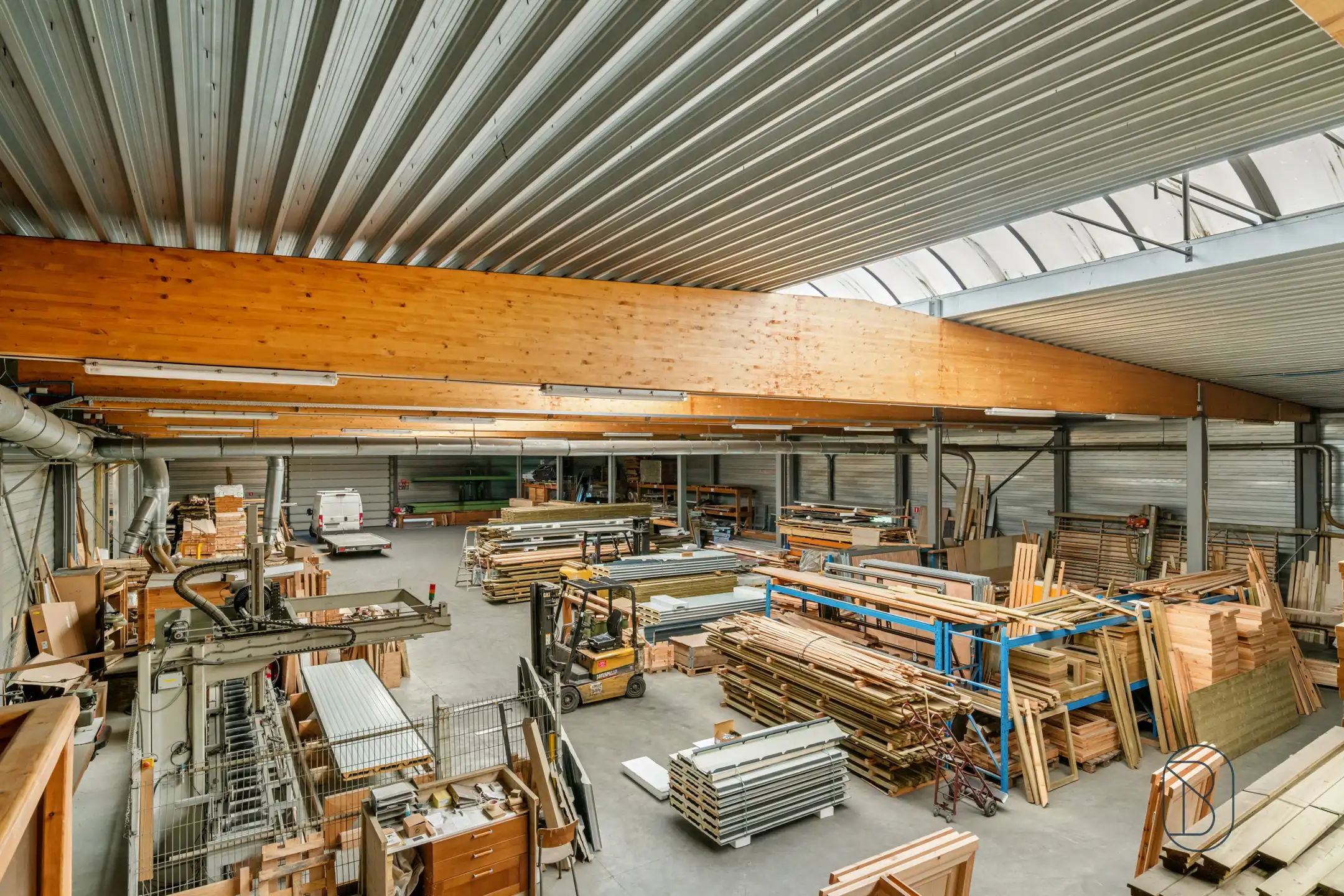 Loods met appartement + studio op 1,45 hectare foto 6