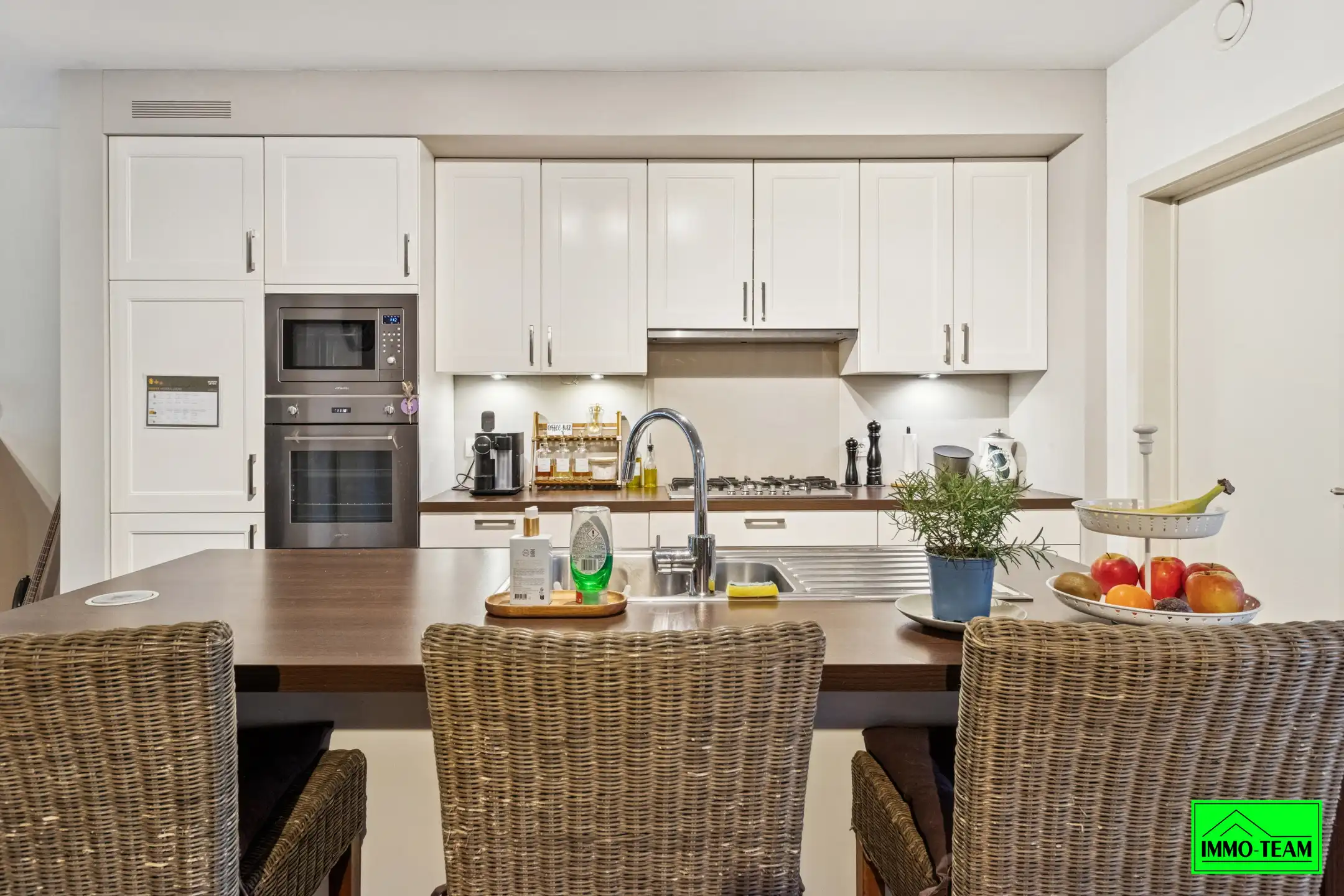 Gezellige  2-gevelwoning met 3 slks, tuin en garage foto 12