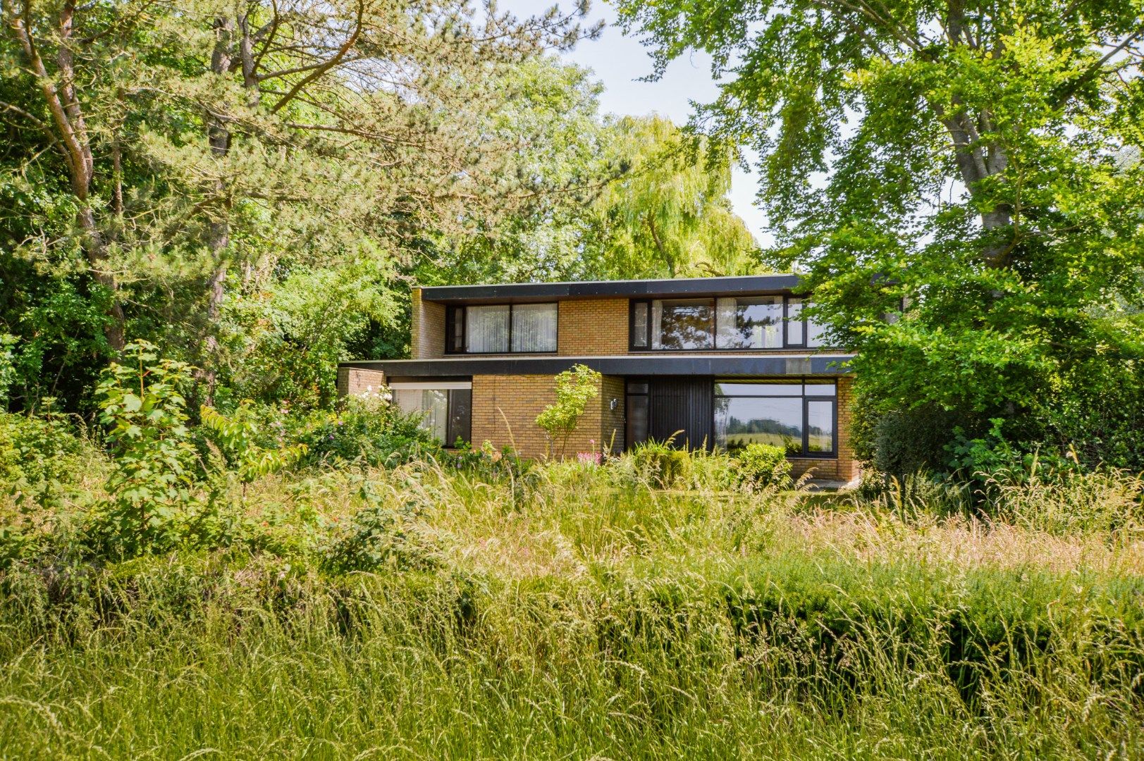 Te renoveren villa met bijgebouwen op landelijke ligging foto 2