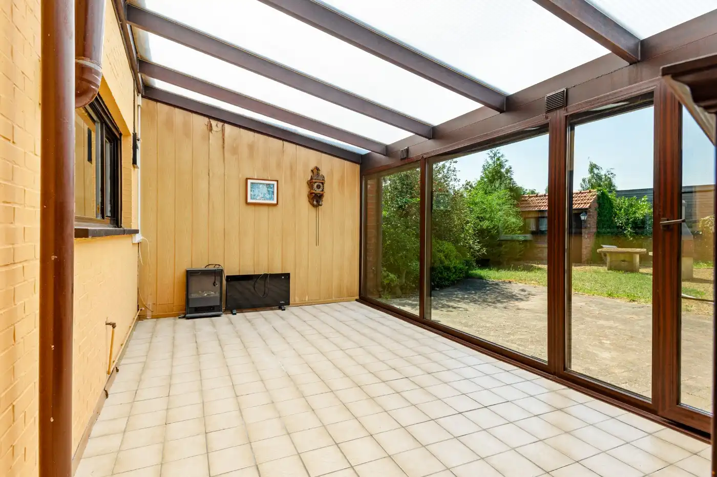 Grote, goed onderhouden, te renoveren woning met 3 slpk., garage en tuin foto 12