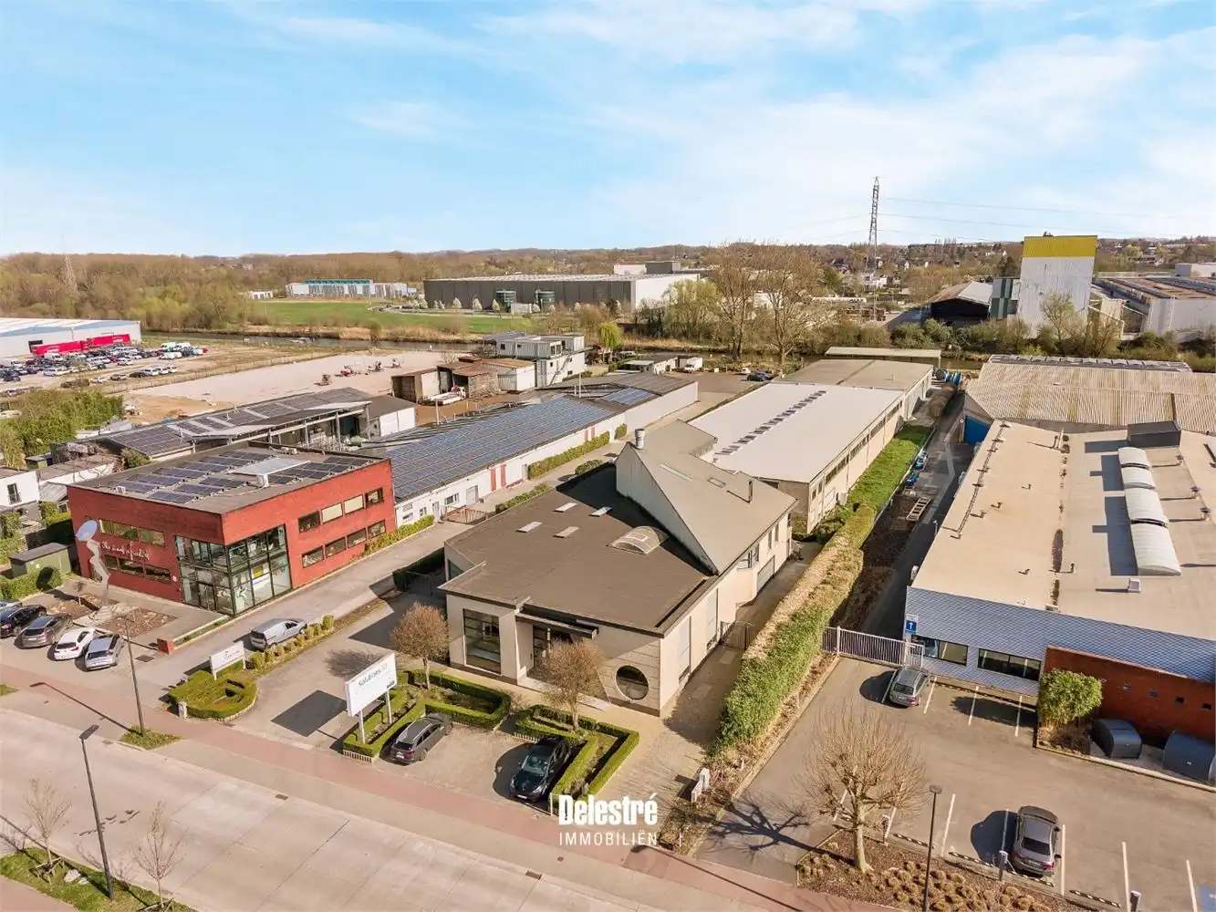 UNIEK BEDRIJFSGEBOUW INDUSTRIEZONE NOORD II CA. 500 m² foto 2