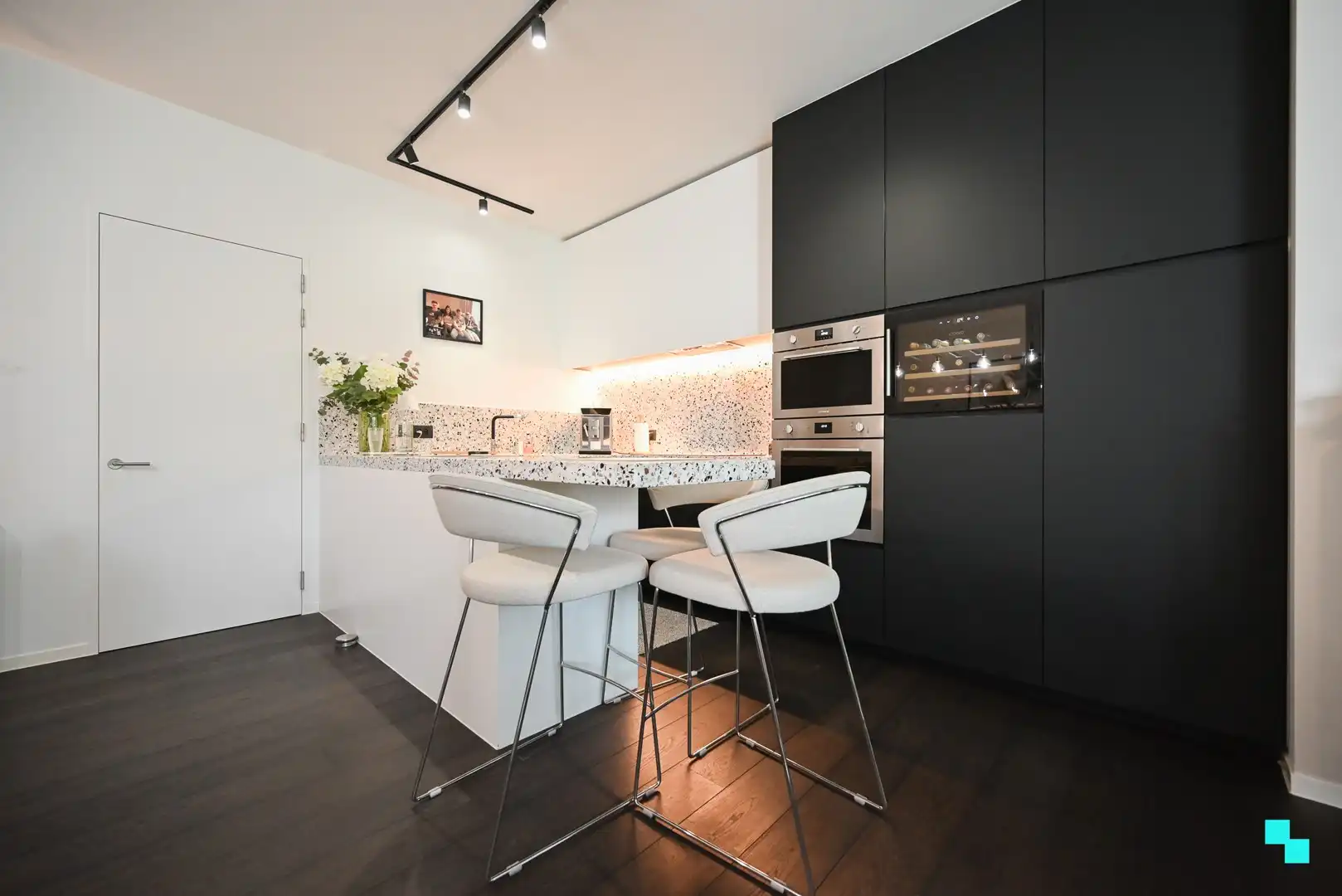 Uitzonderlijk hoogwaardig afgewerkt gelijkvloers appartement langs de Mandel foto 5