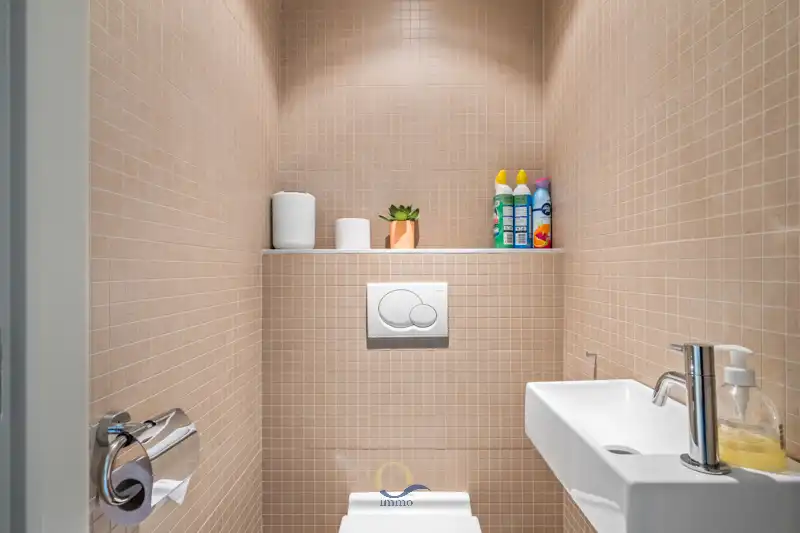 Subliem gerenoveerde studio met panoramisch zeezicht EN terras foto 13