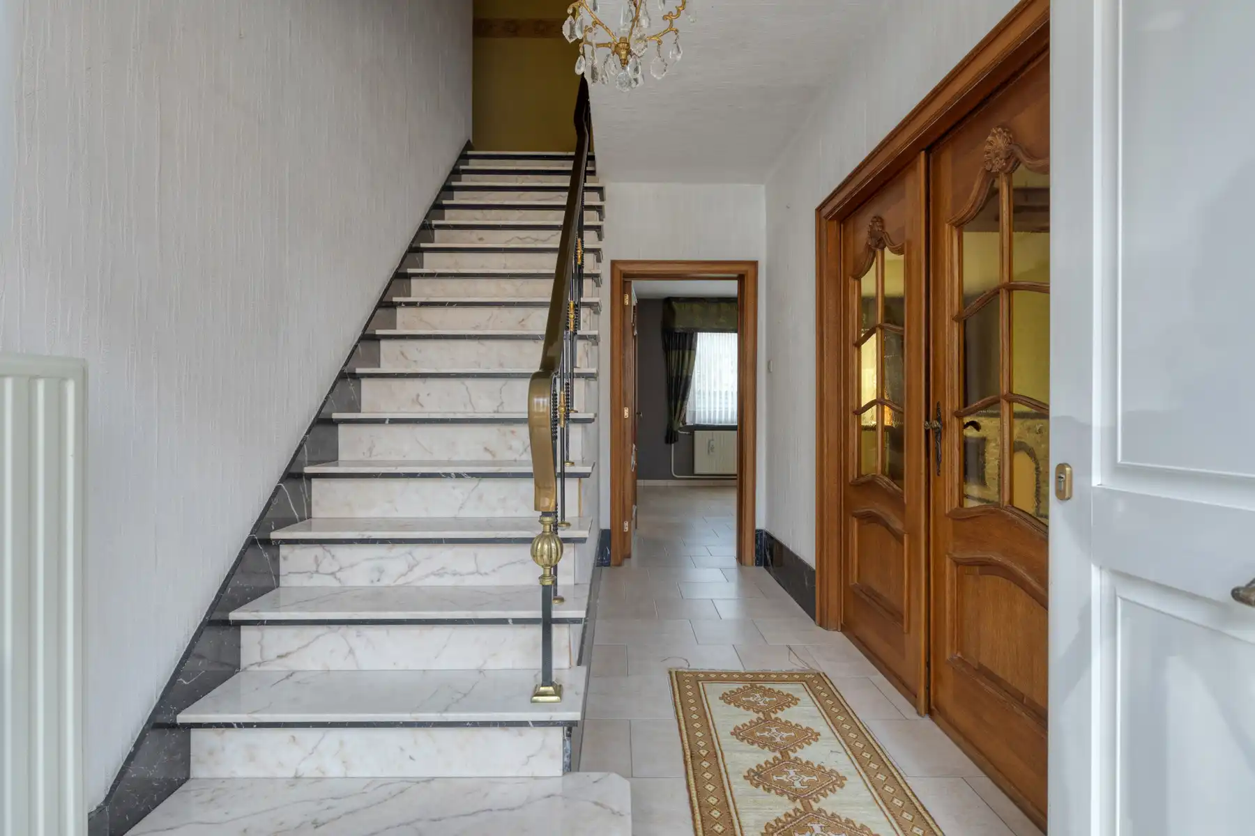 Solide woning met 4 slaapkamers, garage en tuin! foto 2