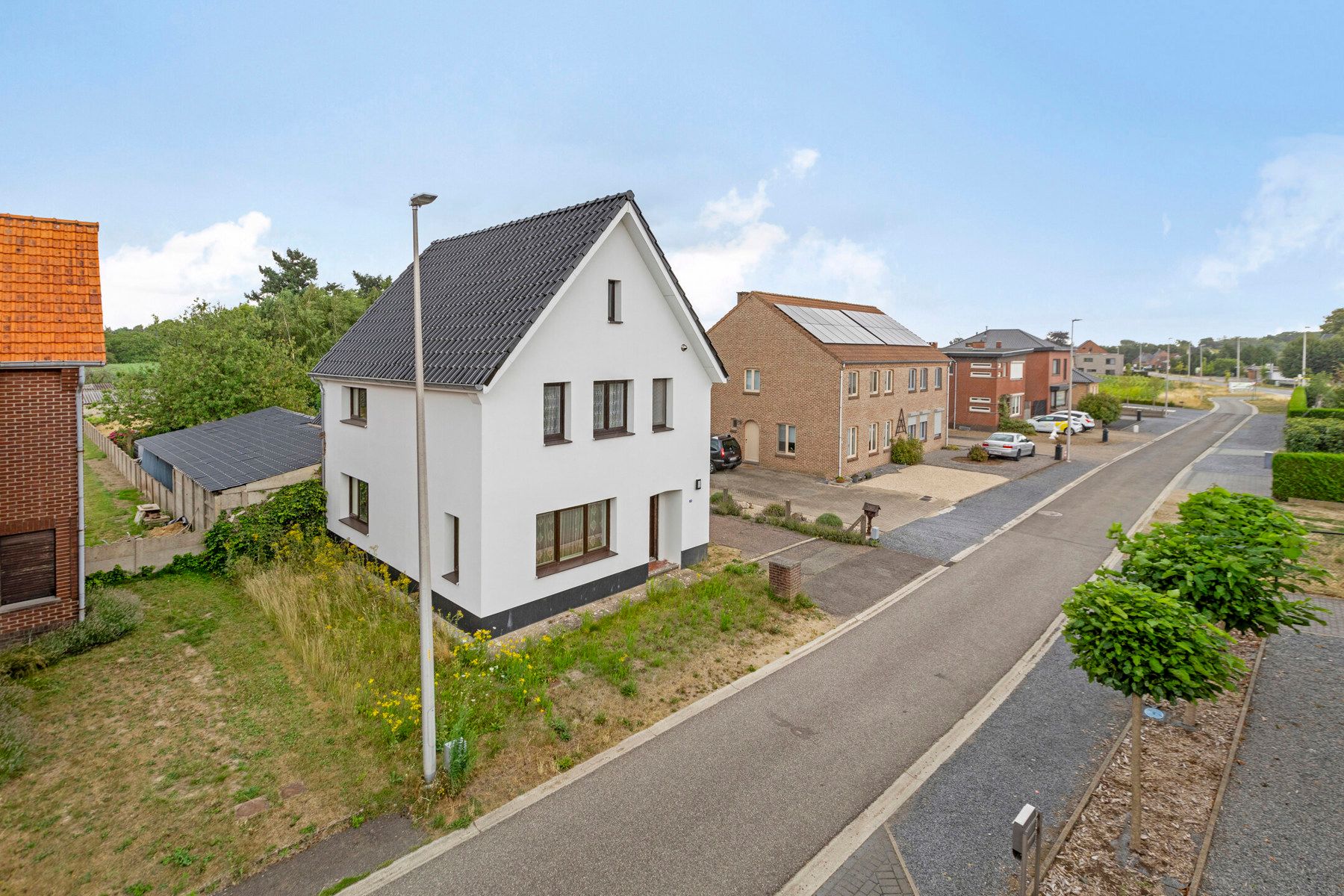 Gerenoveerde woning met drie slaapkamers foto {{pictureIndex}}