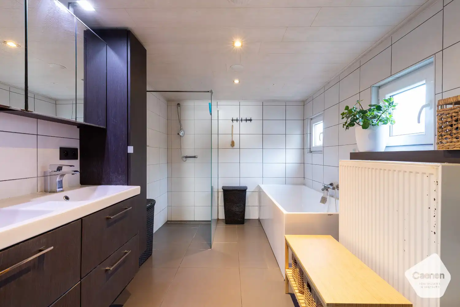 Vezorgde & instapklare woning aan het centrum van Zedelgem met 3 slaapkamers en zonnige privé-tuin foto 5