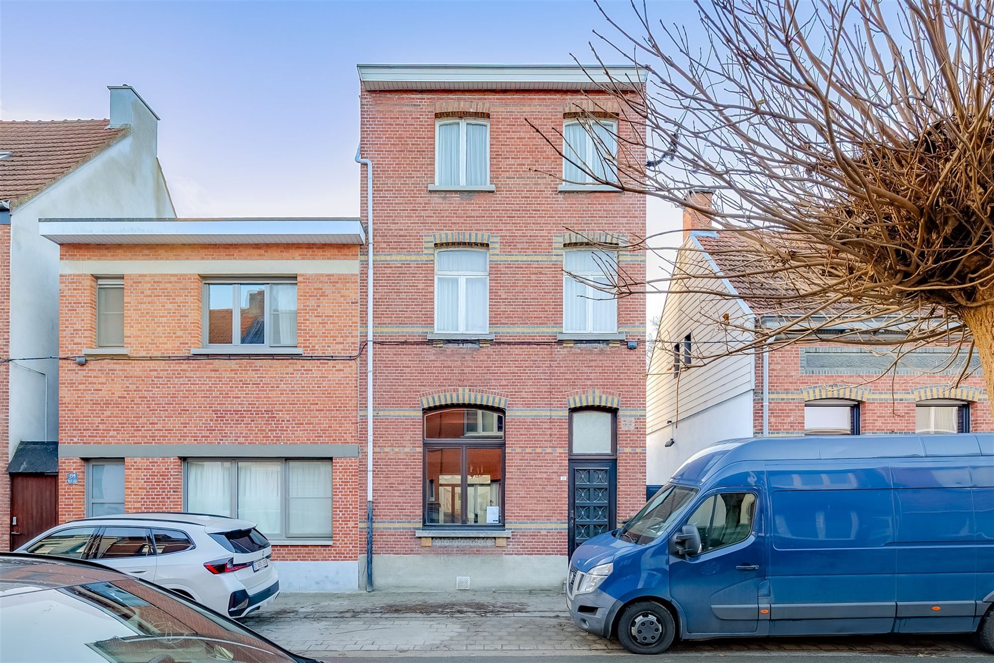Hoofdfoto van de publicatie: Te renoveren woning met 3-4  slk met gezellige tuin