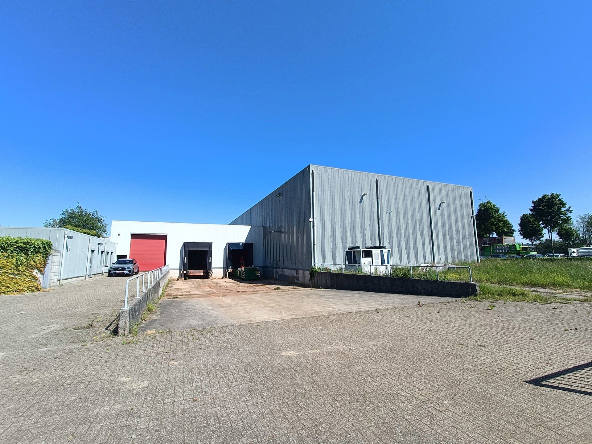 Industrieel gebouw te huur in Malle foto {{pictureIndex}}