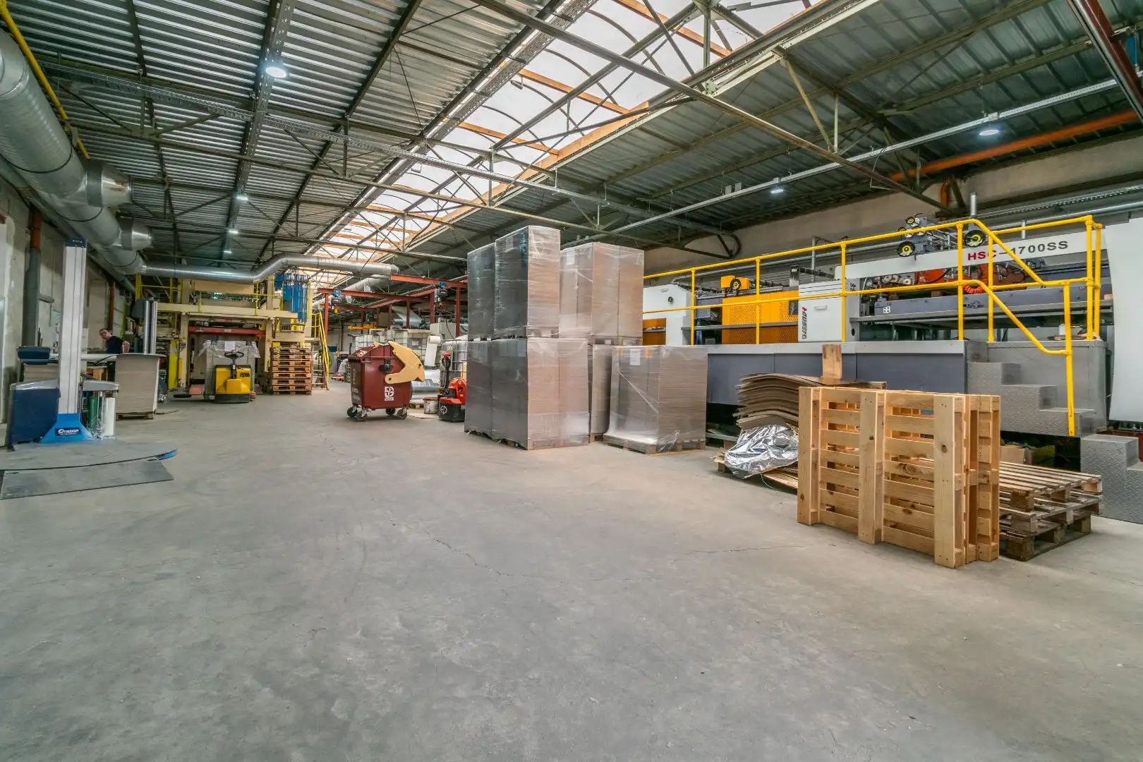 ZEER RUIME LOODS (3000m²) + WONING/BUREEL ! foto 15