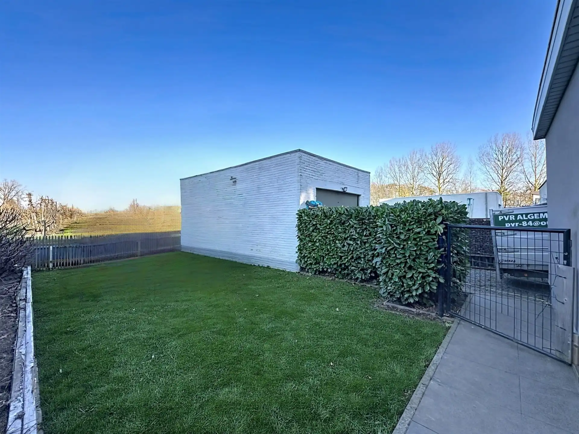 Half open bebouwing met 5 slaapkamers, garage en zicht op groen. foto 4