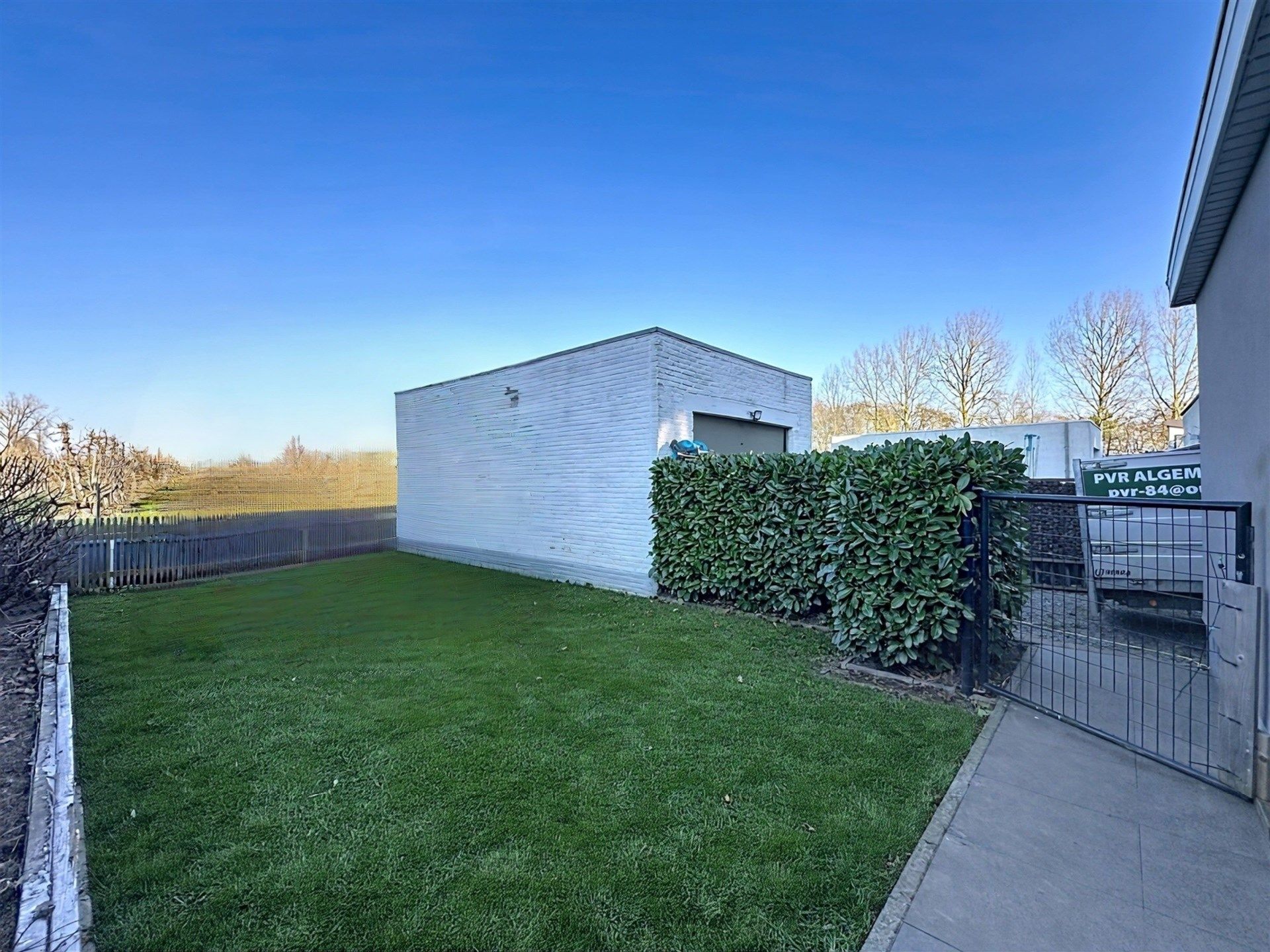 Half open bebouwing met 5 slaapkamers, garage en zicht op groen. foto 4