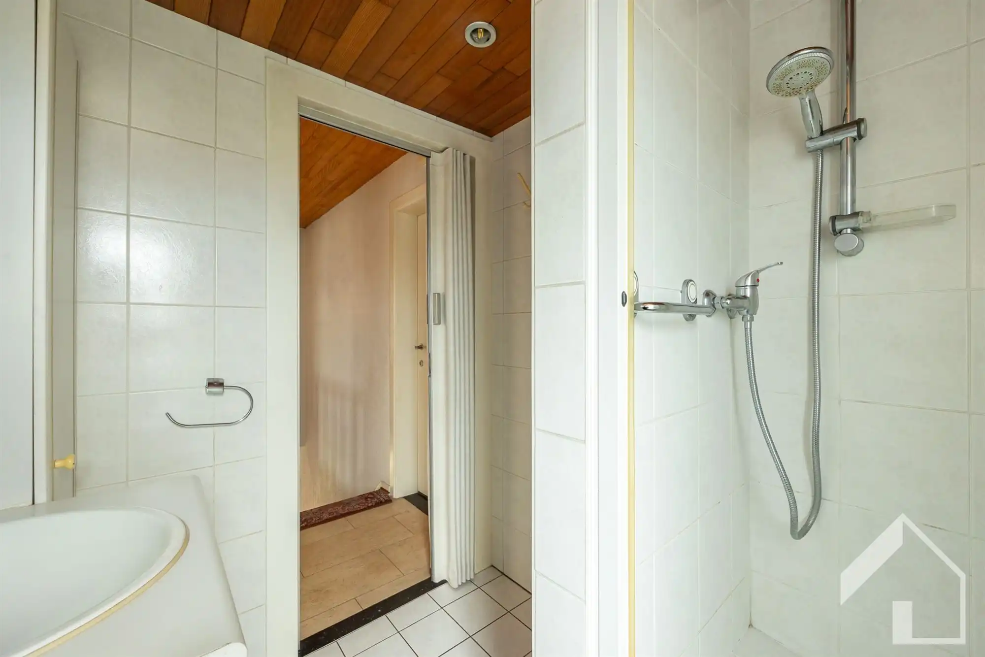 Open bebouwing met 4 slaapkamers! foto 13