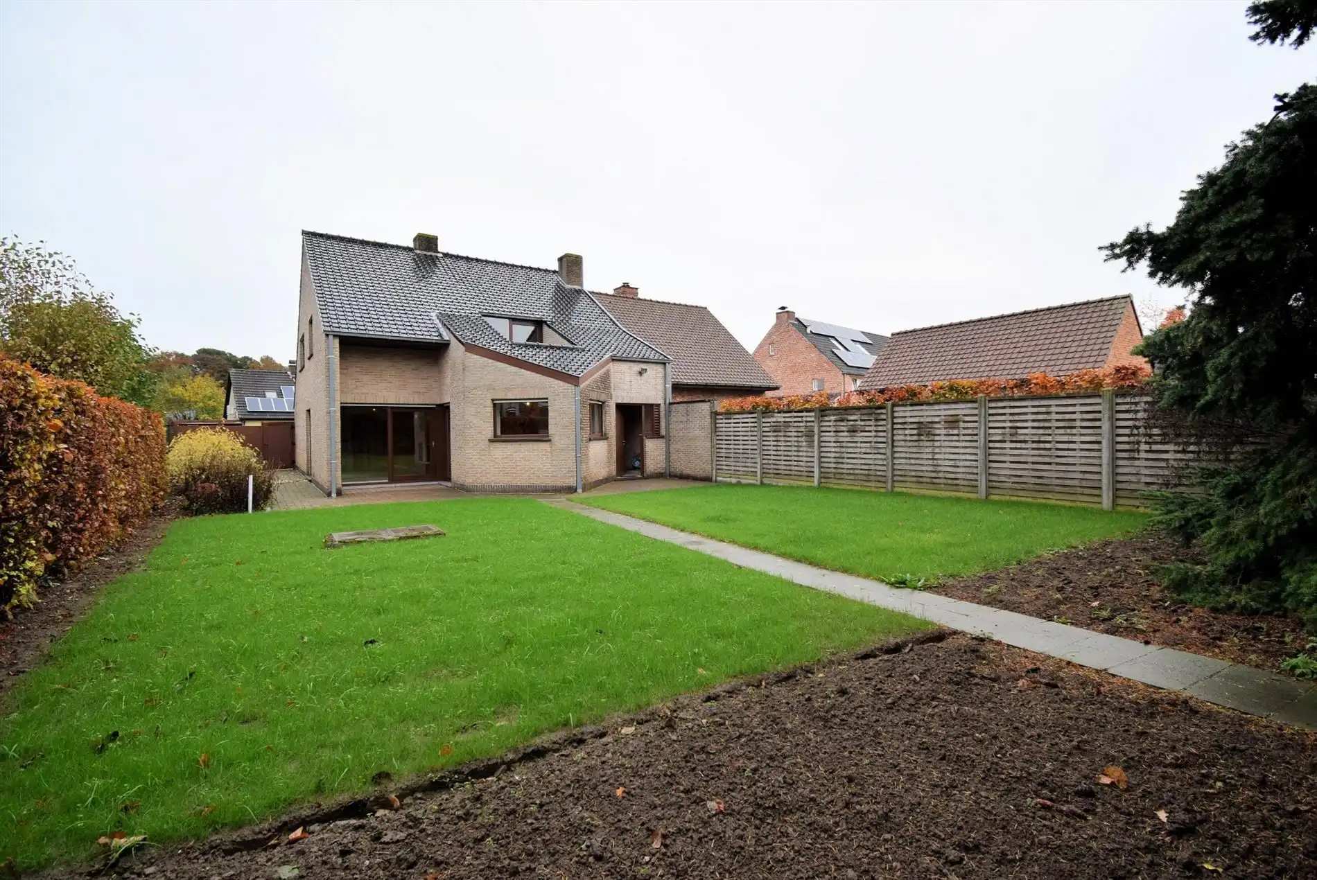 STIJLVOLLE HALFOPEN WONING NABIJ STERREBOS foto 10