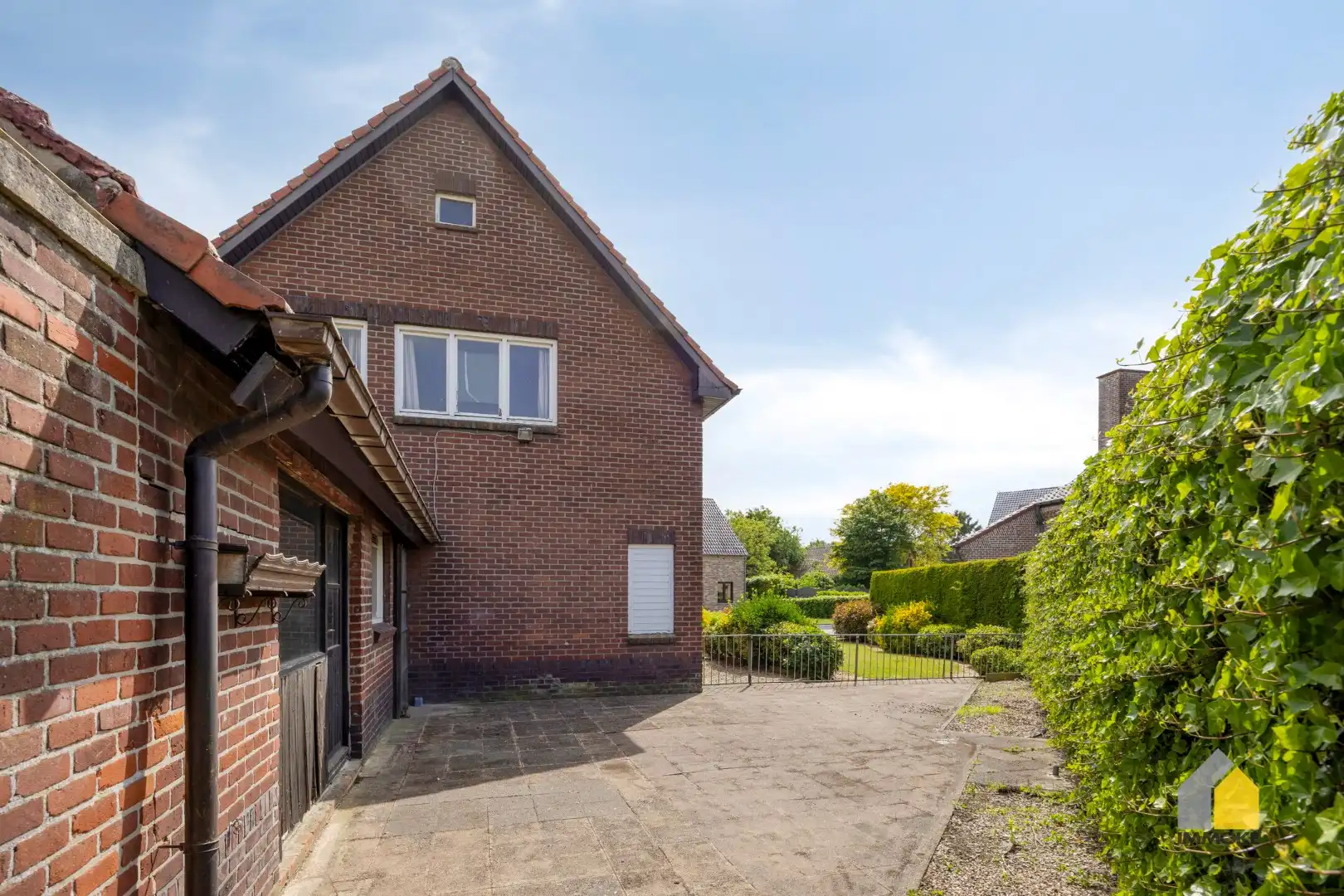 Te renoveren woning met 3 slpks op een perceel van 6 a 44 ca. foto 33