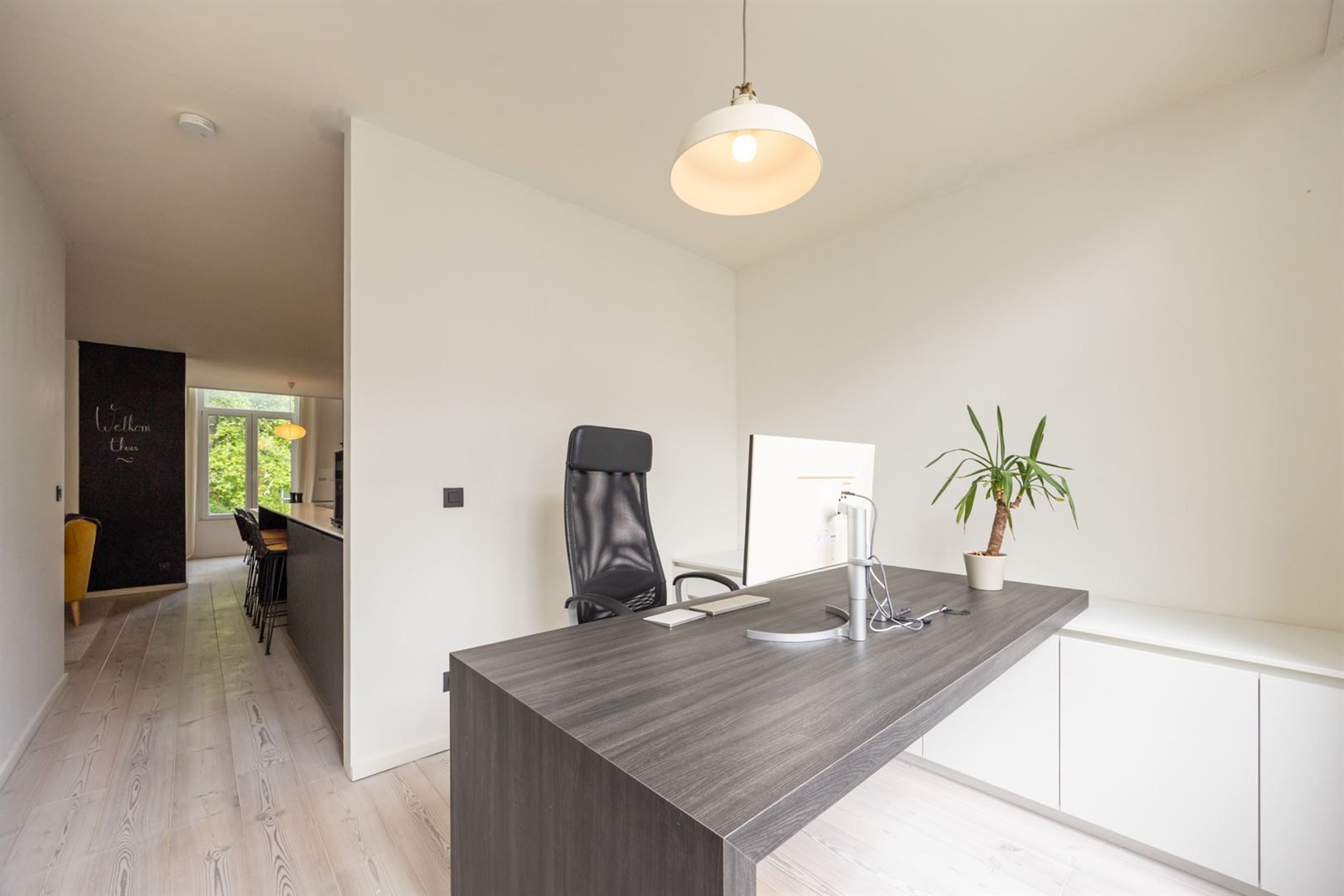 Gerenoveerd appartement met terras foto 12